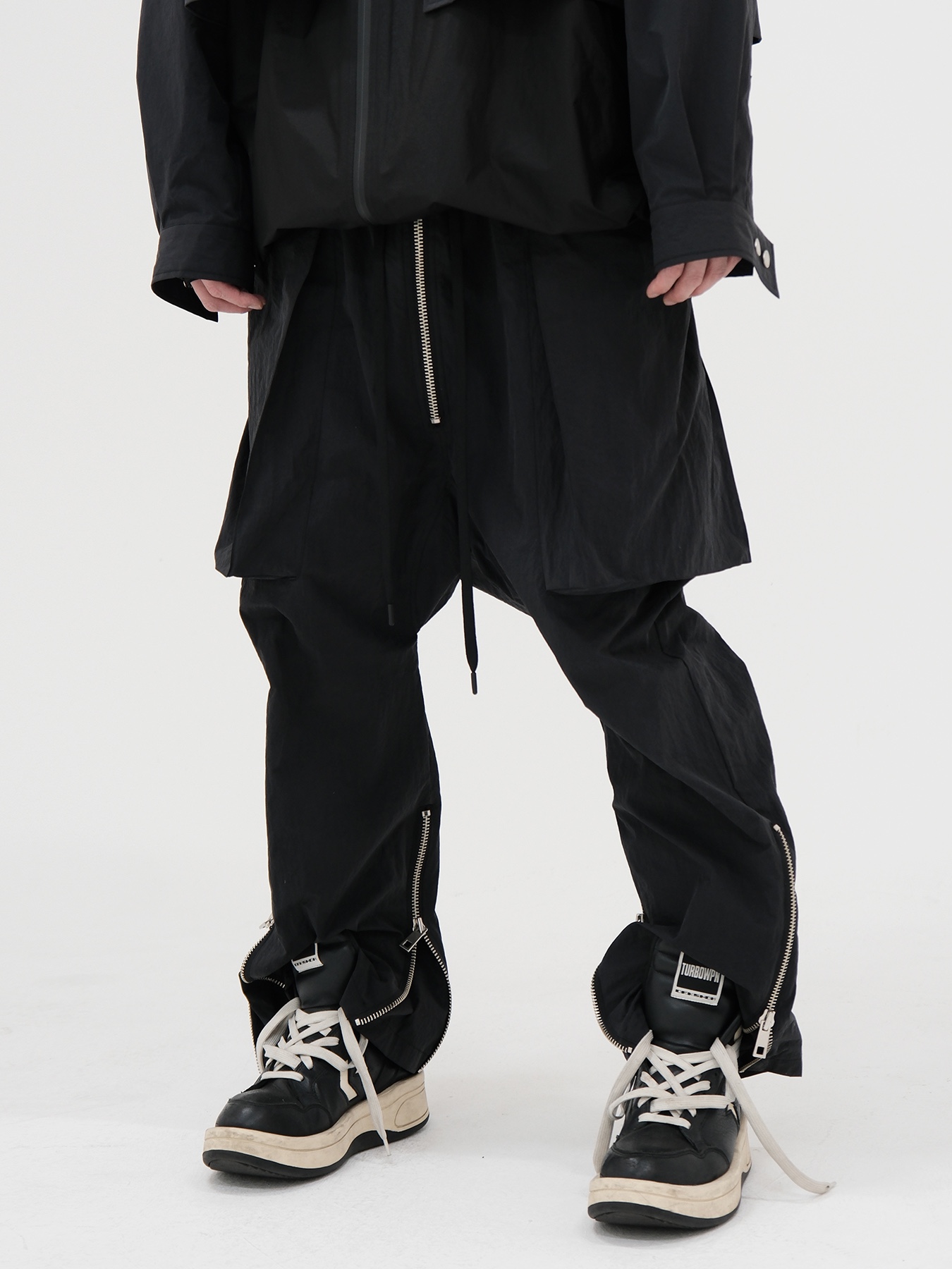 Converse x Drkshdw Turbowpn Black Cream 착용 스타일 - 4