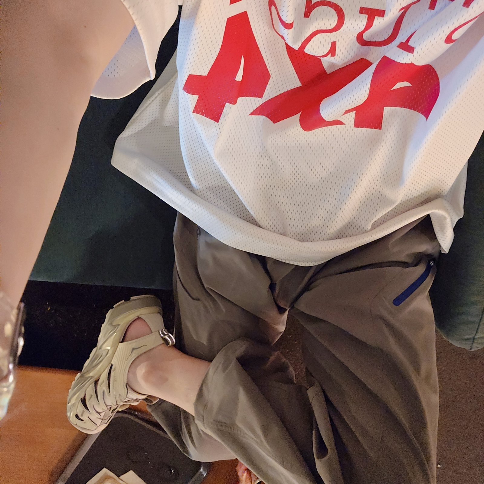 Stussy 4x4 Mesh Football Jersey Bone, Hoka Hopara Shifting Sand Dune 착용 스타일
