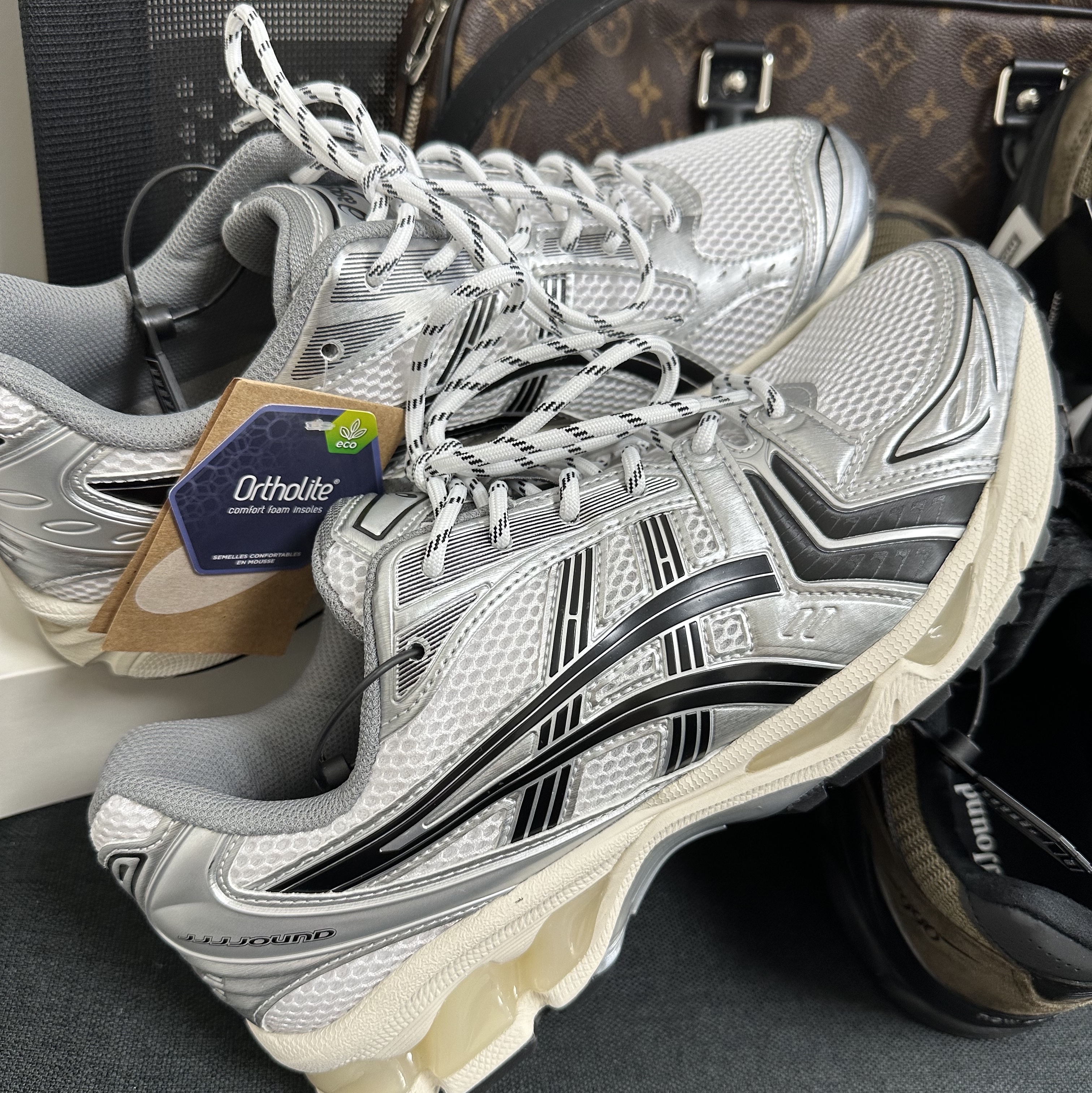 Asics x JJJJound Gel-Kayano 14 Silver Black 착용 스타일