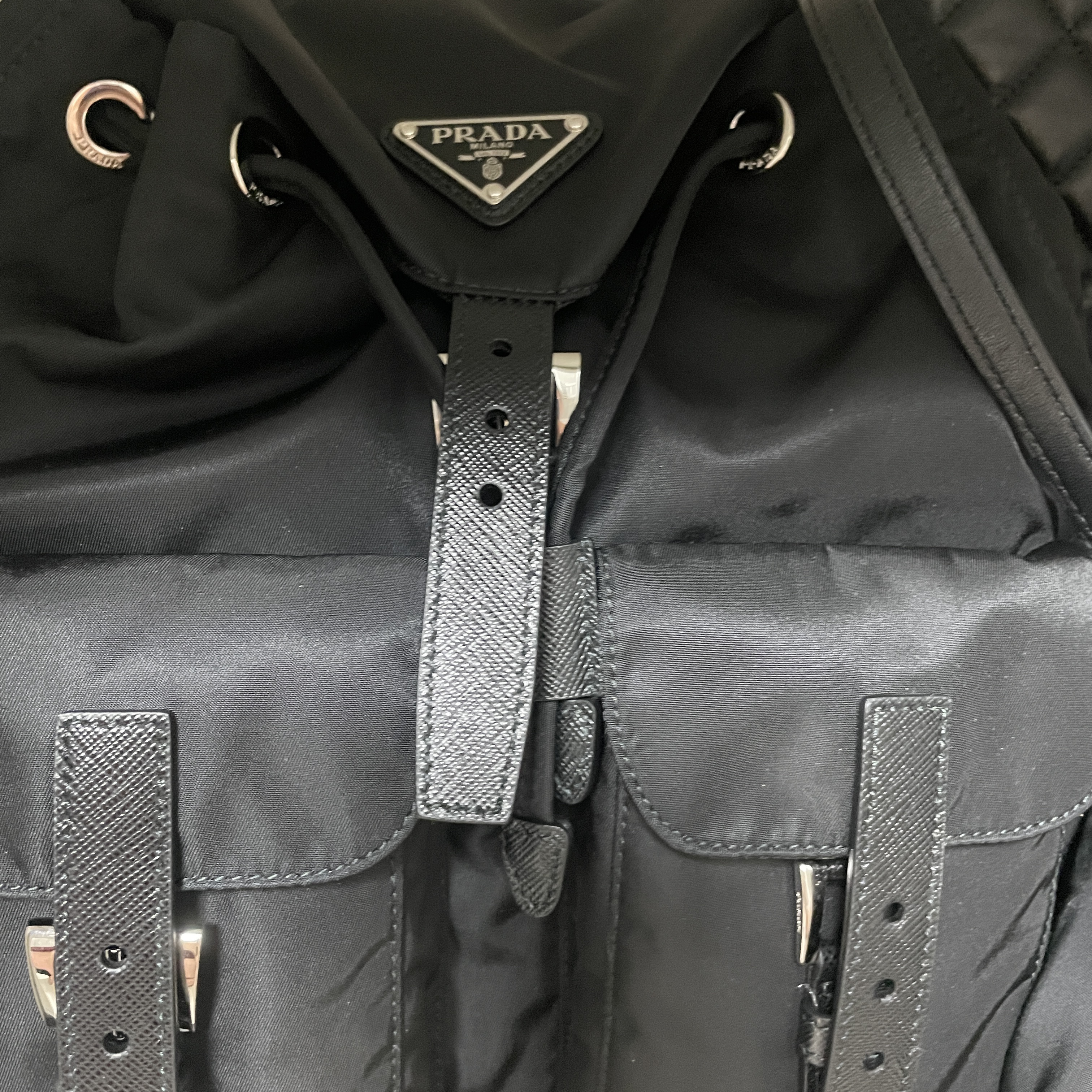 Prada Re-Nylon Small Backpack Black 착용 스타일