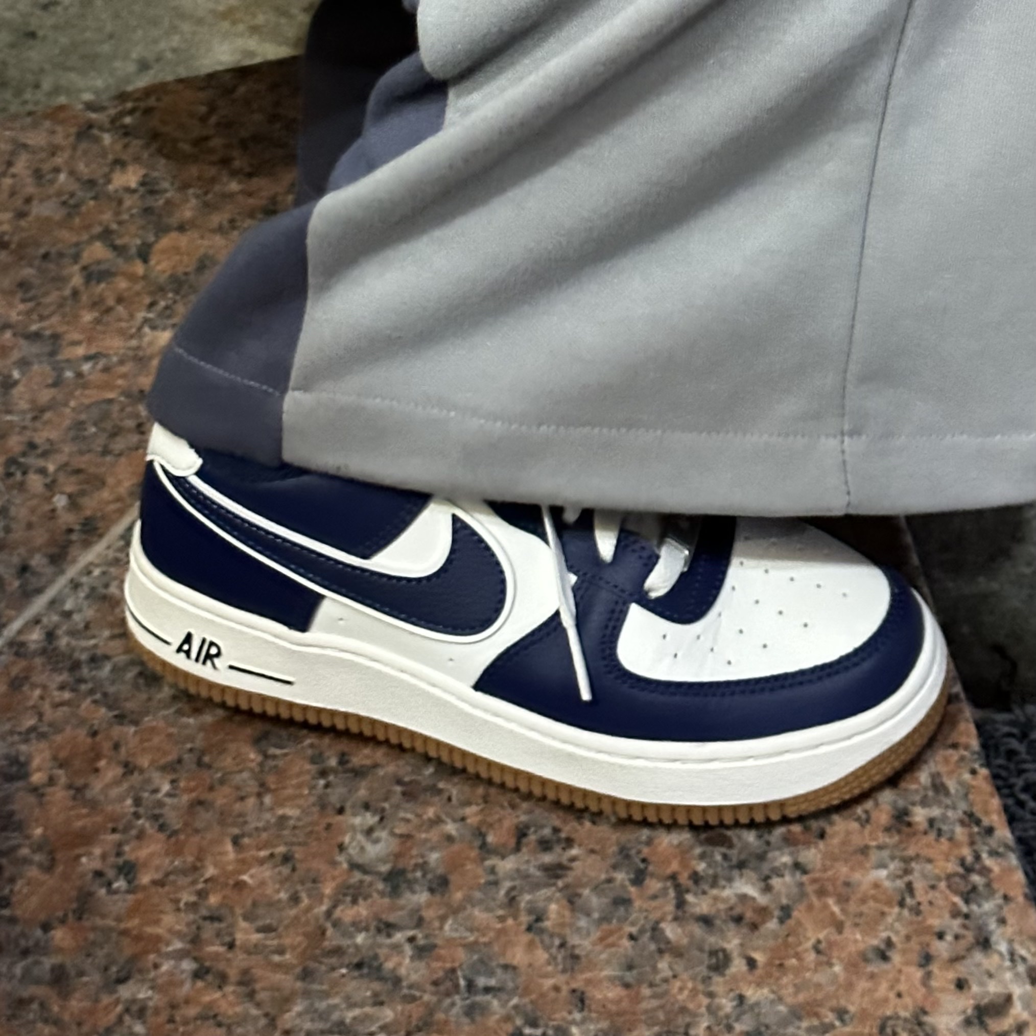 (GS) Nike Air Force 1 LV8 3 Midnight Navy 착용 스타일 - 1