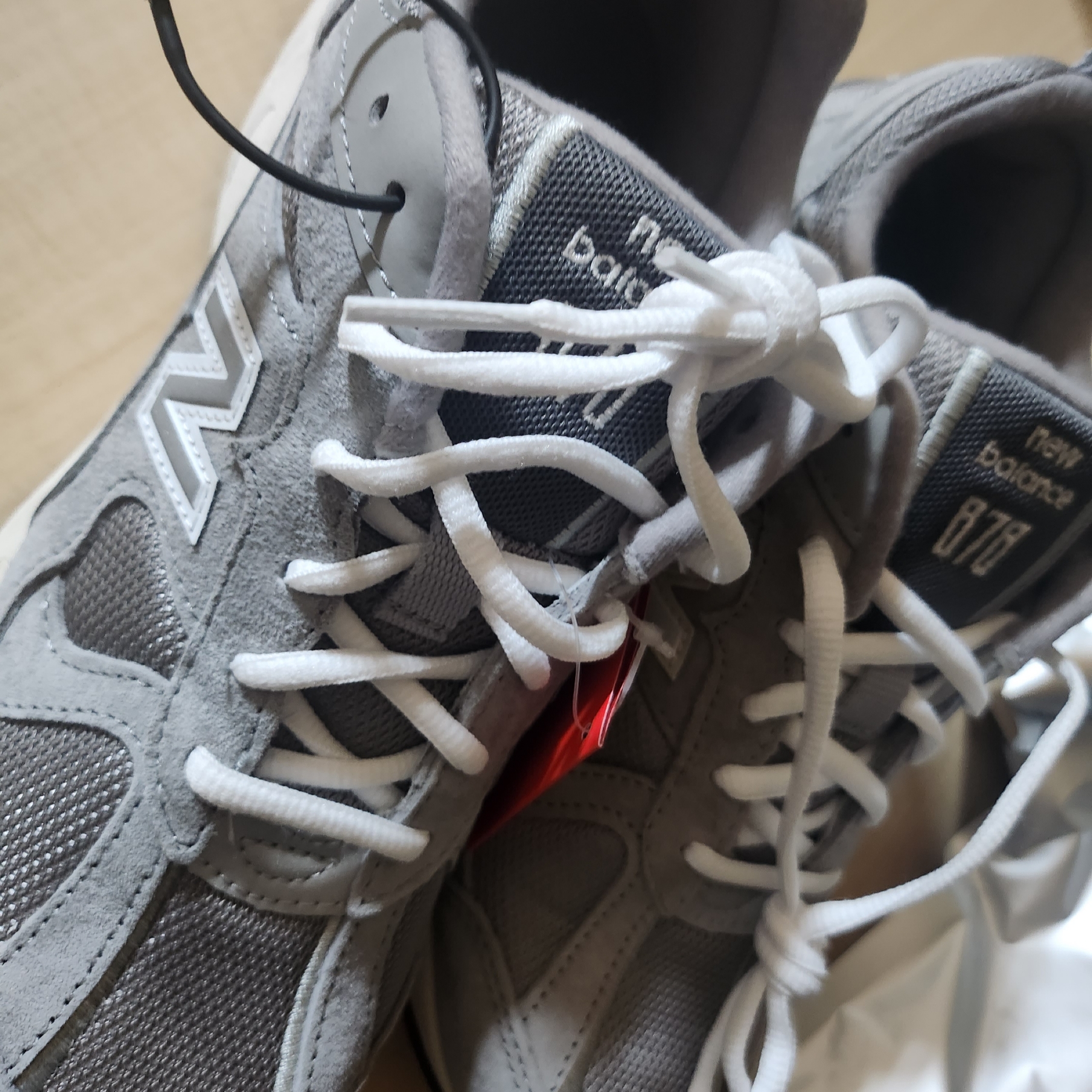 New Balance 878 Gray 착용 스타일