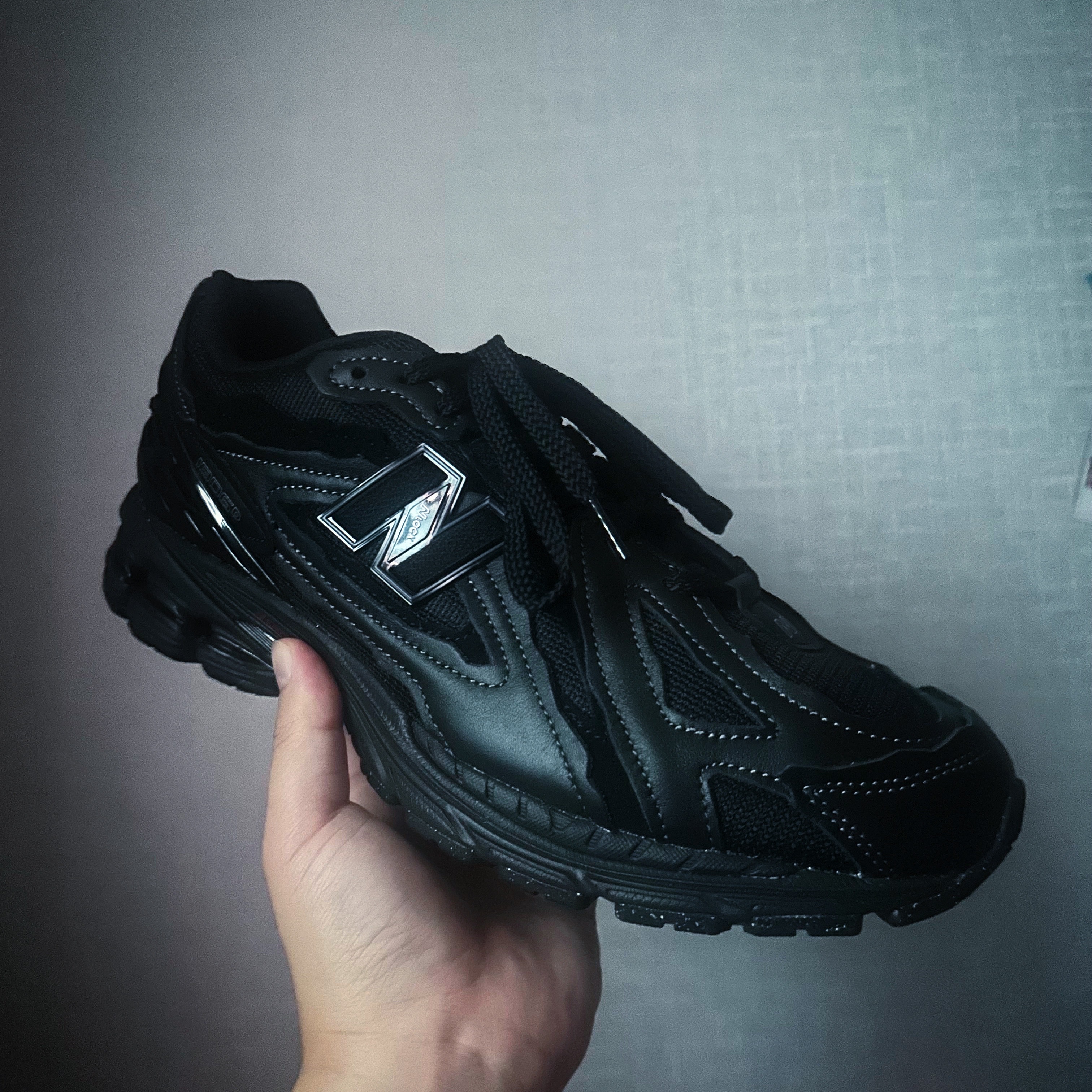 New Balance 1906D Protection Pack Black Silver Metallic 착용 스타일