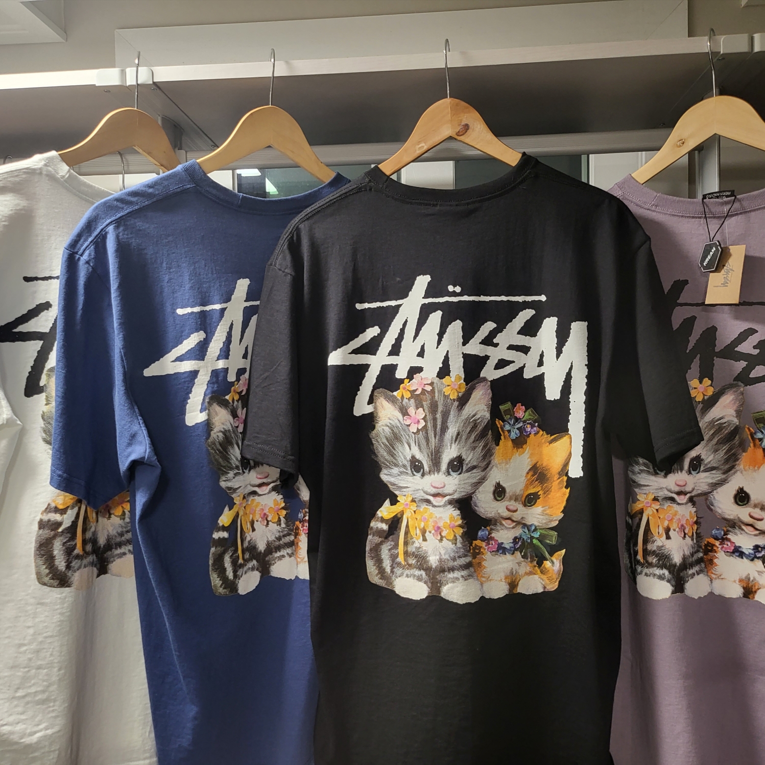 Stussy Kittens T-Shirt Black 착용 스타일 - 1