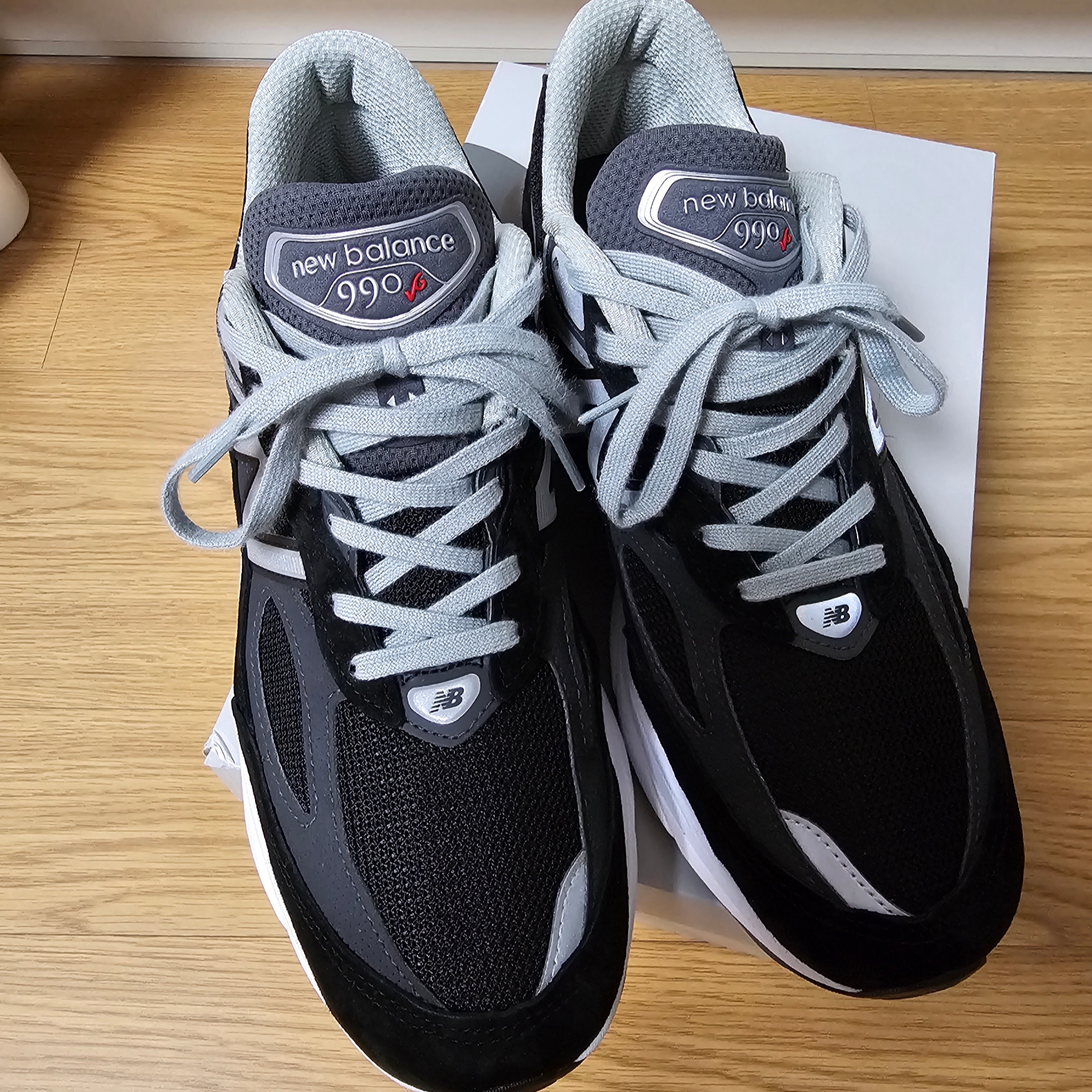 New Balance 990v6 Made in USA Black White 착용 스타일 - 5
