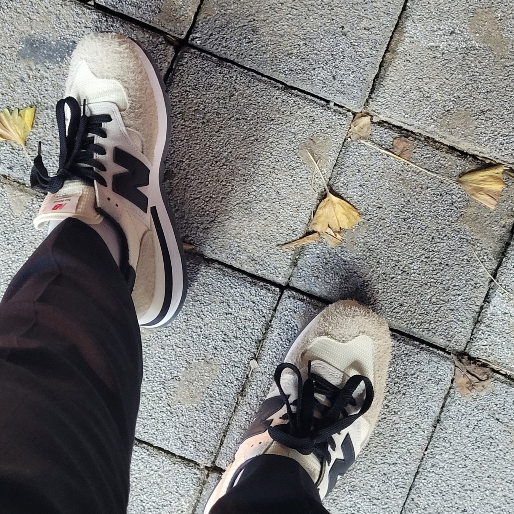 New Balance 990v1 Made in USA Incense Macadamia Nut 착용 스타일