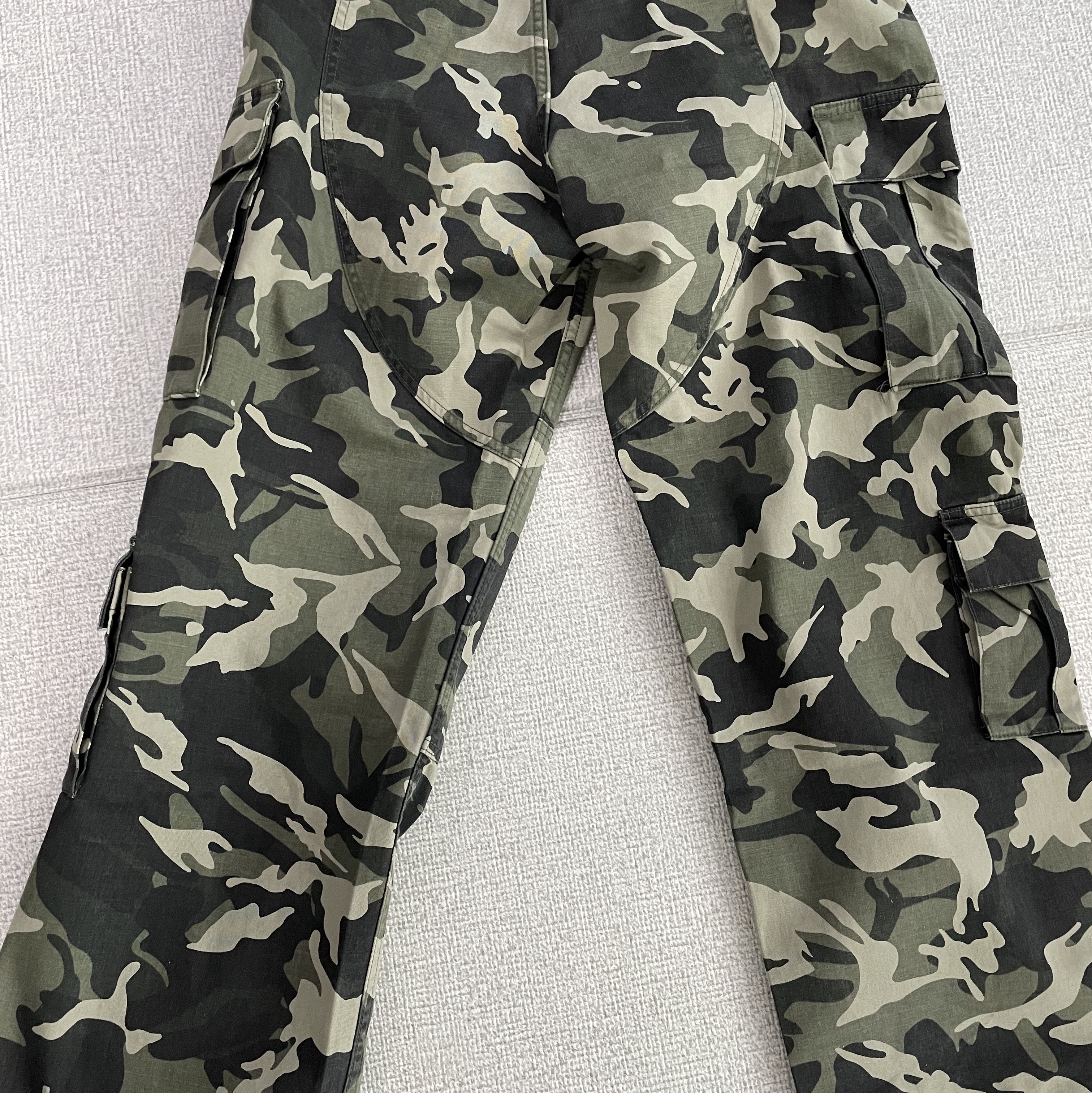 Supreme Cargo Pants Olive Camo - 23SS 착용 스타일