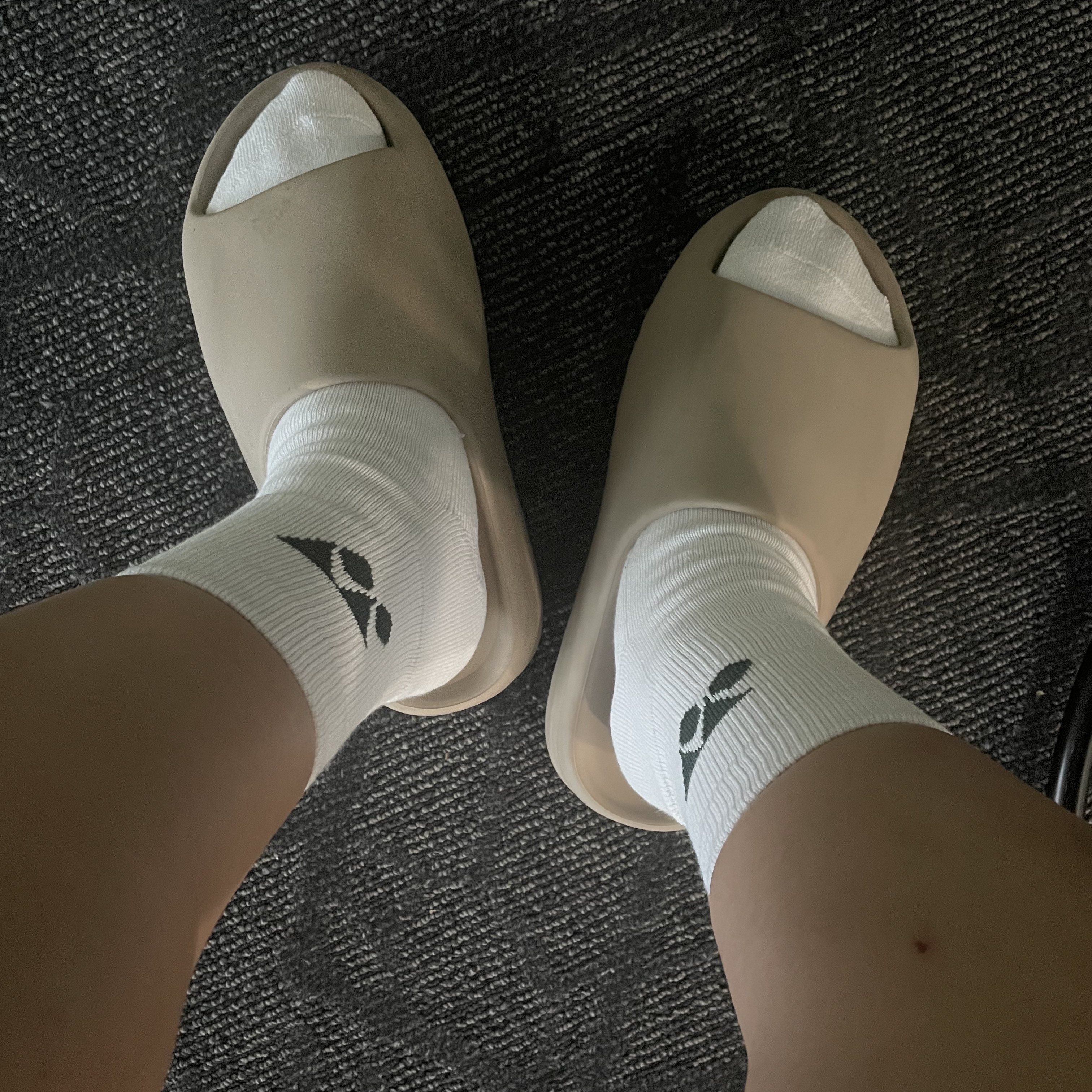 IAB Studio x Yonex Socks Pack White Green 착용 스타일