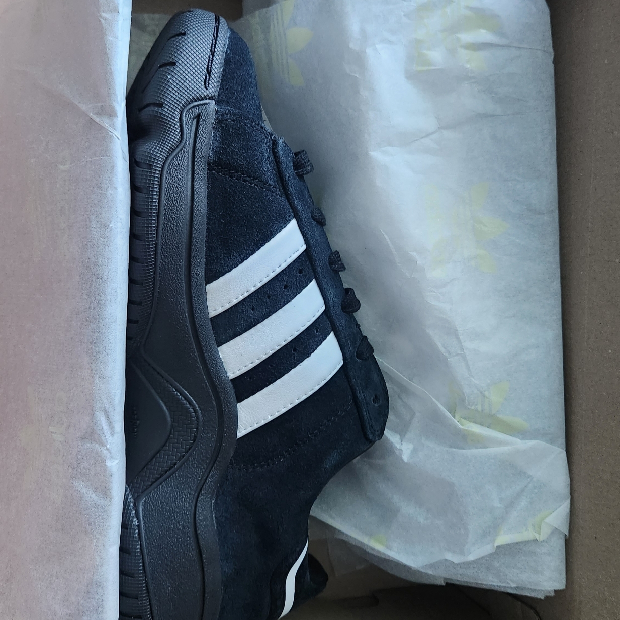 Adidas x Atmos Campus Supreme Core Black Core White 착용 스타일 - 1