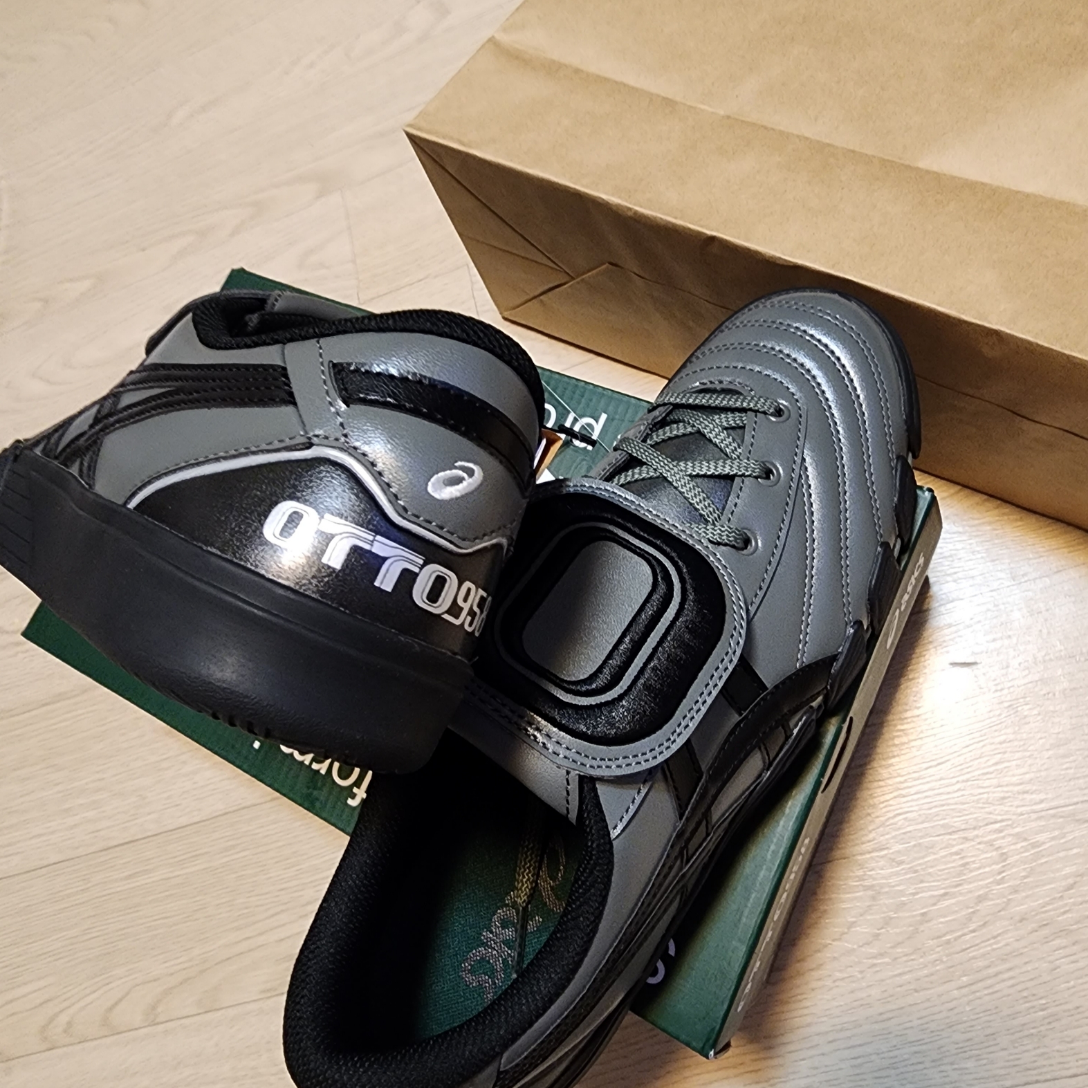 Asics x Otto 958 Gel-Flexkee 958 Gunmetal Black 착용 스타일 - 1