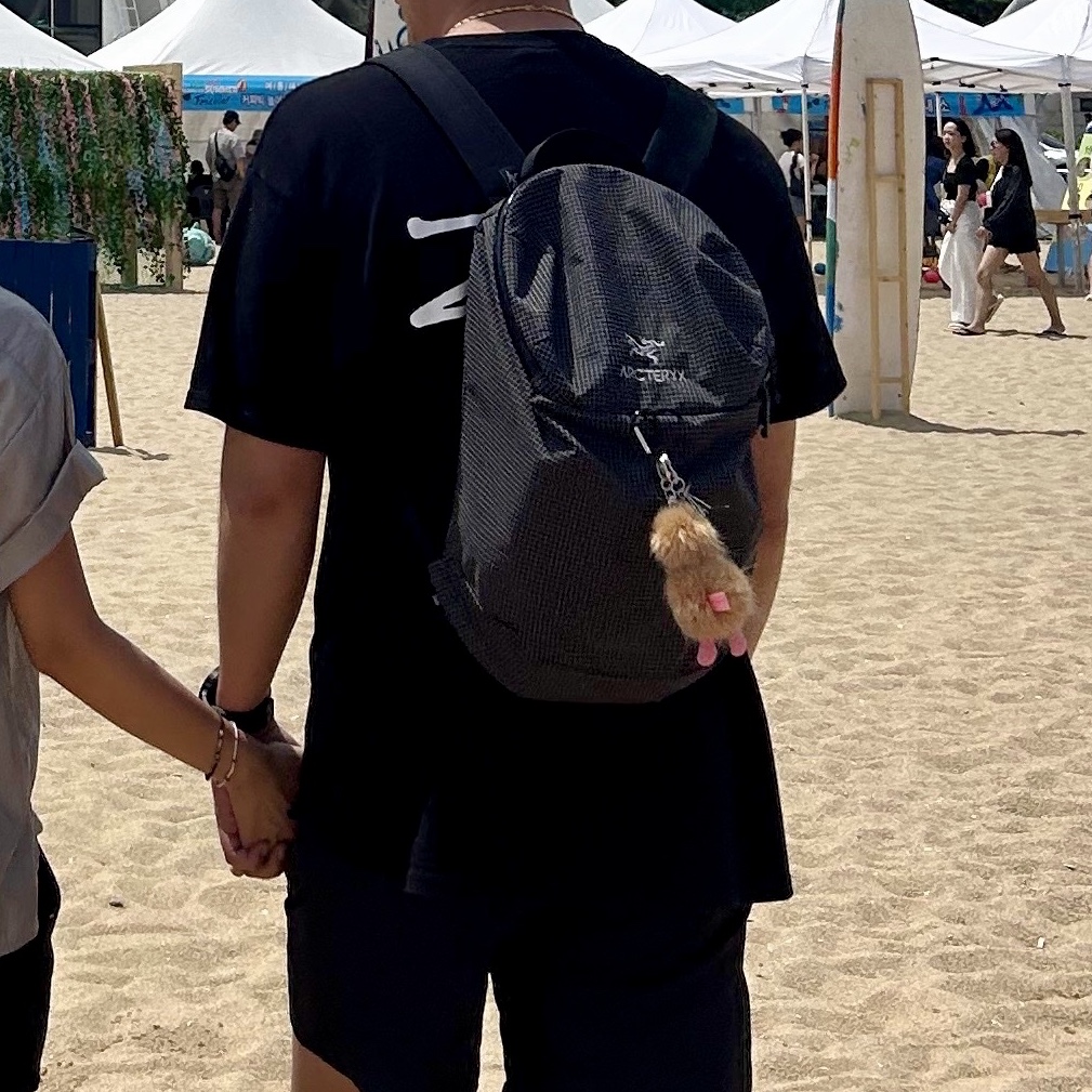 Arc'teryx Konseal 15 Backpack Black 착용 스타일 - 2