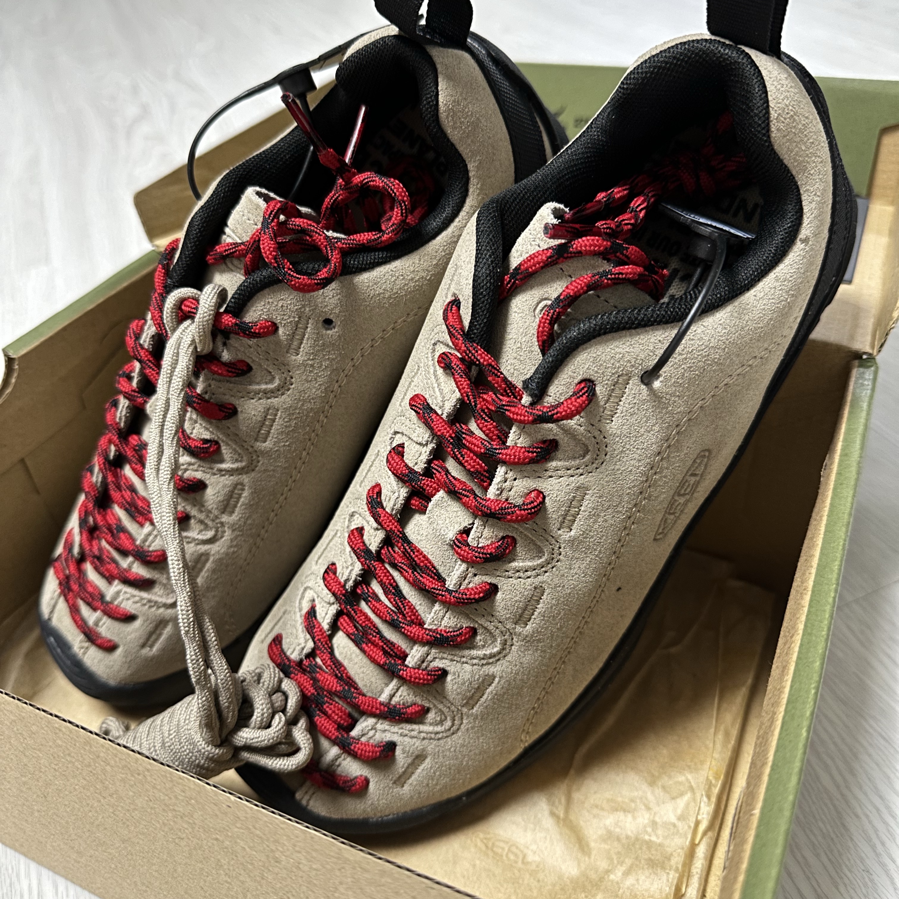 (W) Keen Jasper Suede Sneakers Silver Mink 착용 스타일