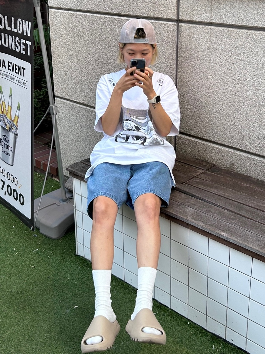 Adidas Yeezy Slide Pure - Re-Release Ver. 착용 스타일 - 1