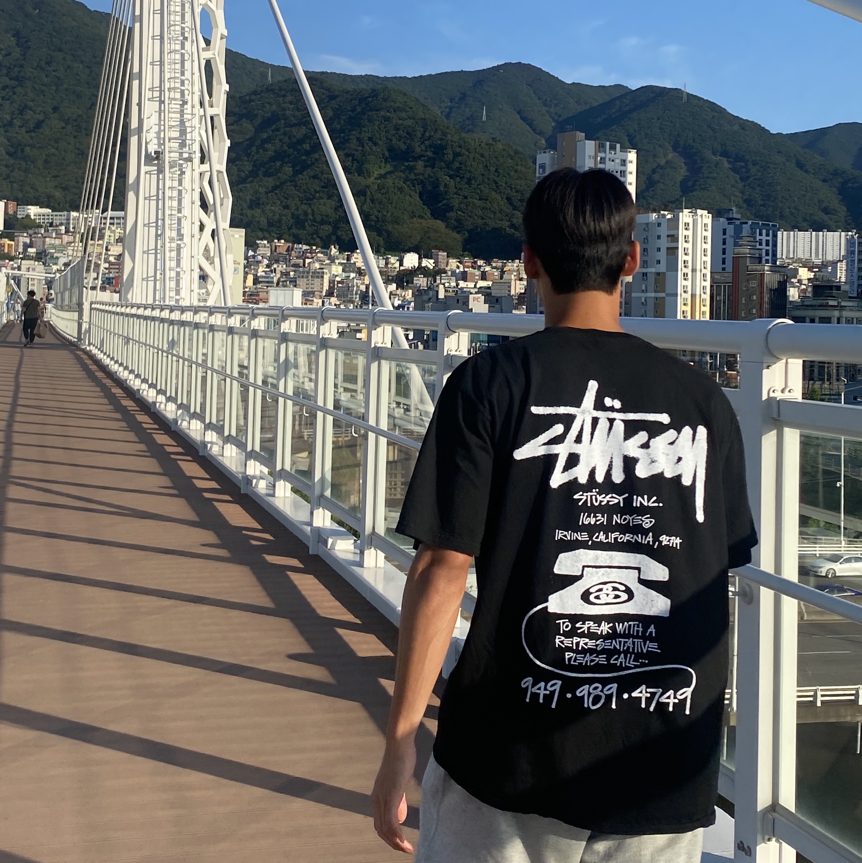 Stussy Old Phone Pigment Dyed T-Shirt Black 착용 스타일 - 1