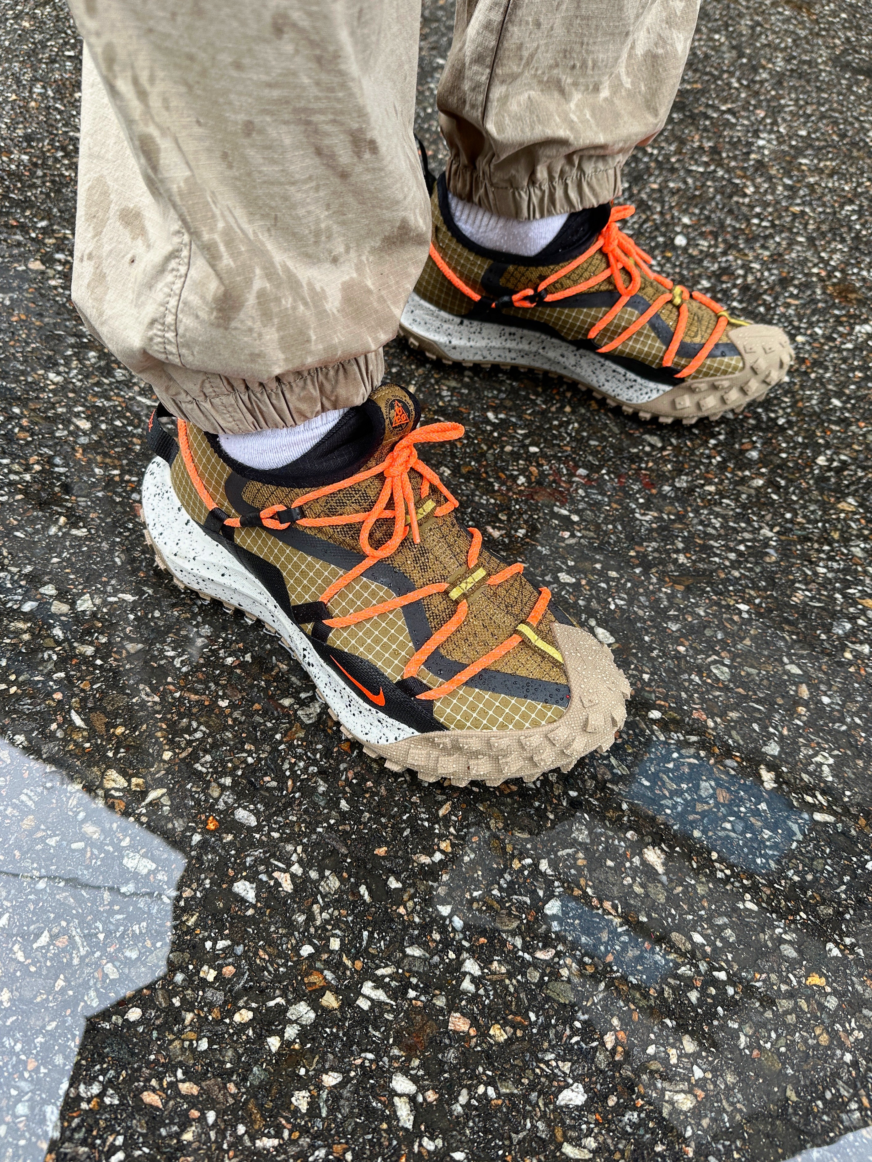 Nike ACG Mountain Fly Low Gore-Tex SE Hazel Rush 착용 스타일