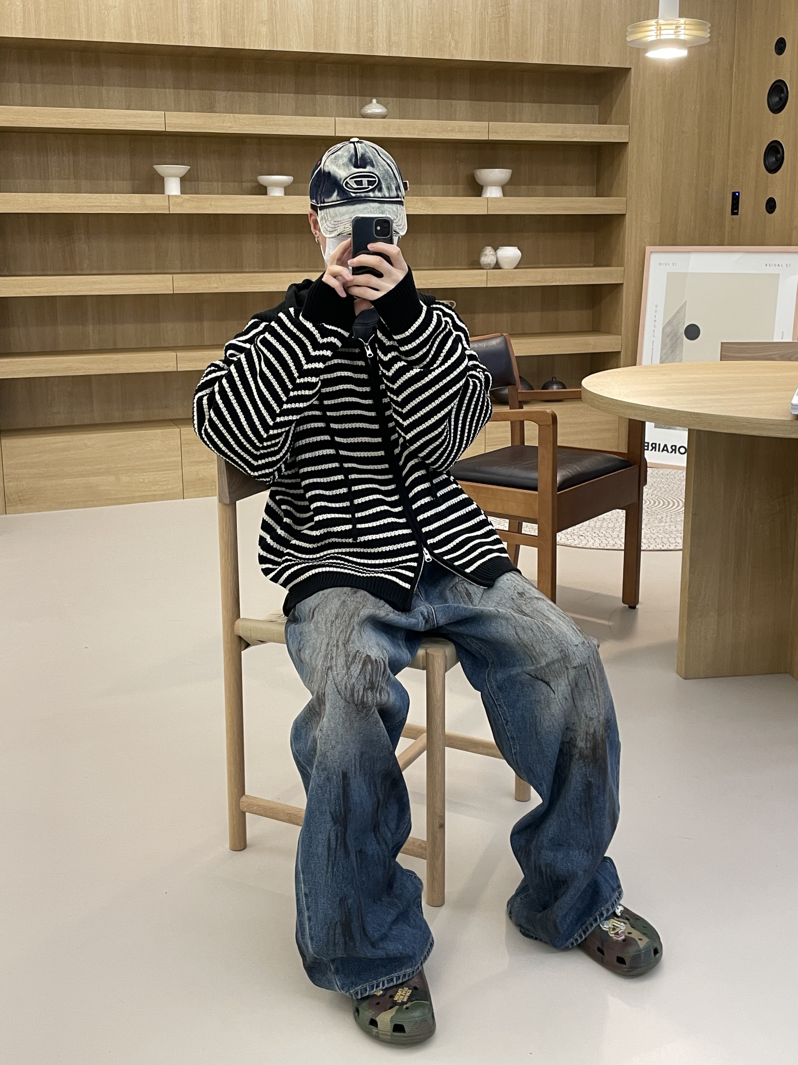 Diesel C-Seymon Treated Denim Baseball Cap Blue White, Crocs x Palace Classic Clog Woodland Camo 착용 스타일
