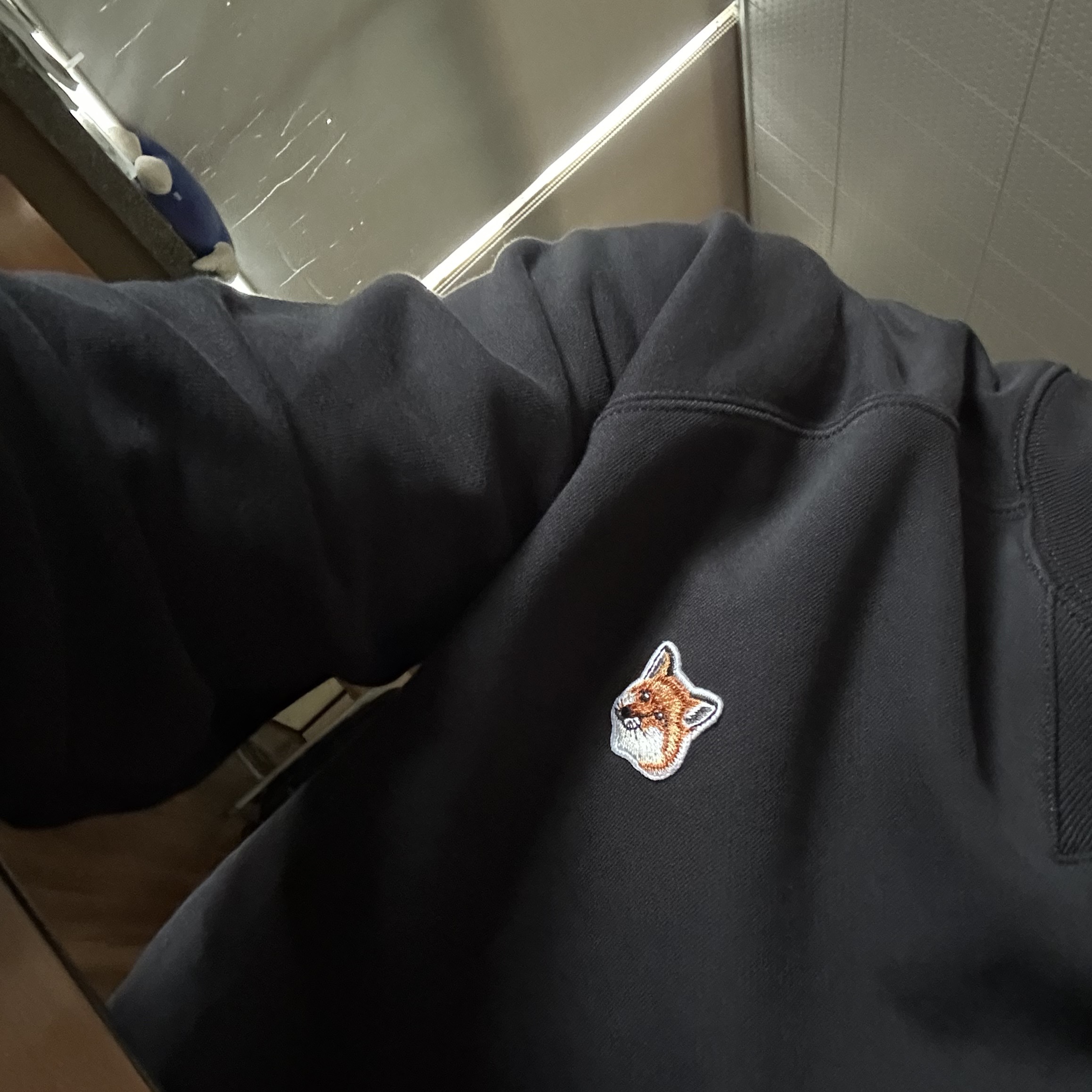 Maison Kitsune Fox Head Patch Classic Sweatshirt Black 착용 스타일