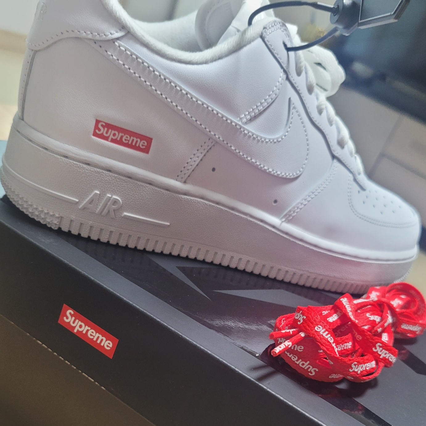 Nike x Supreme Air Force 1 Low White 착용 스타일