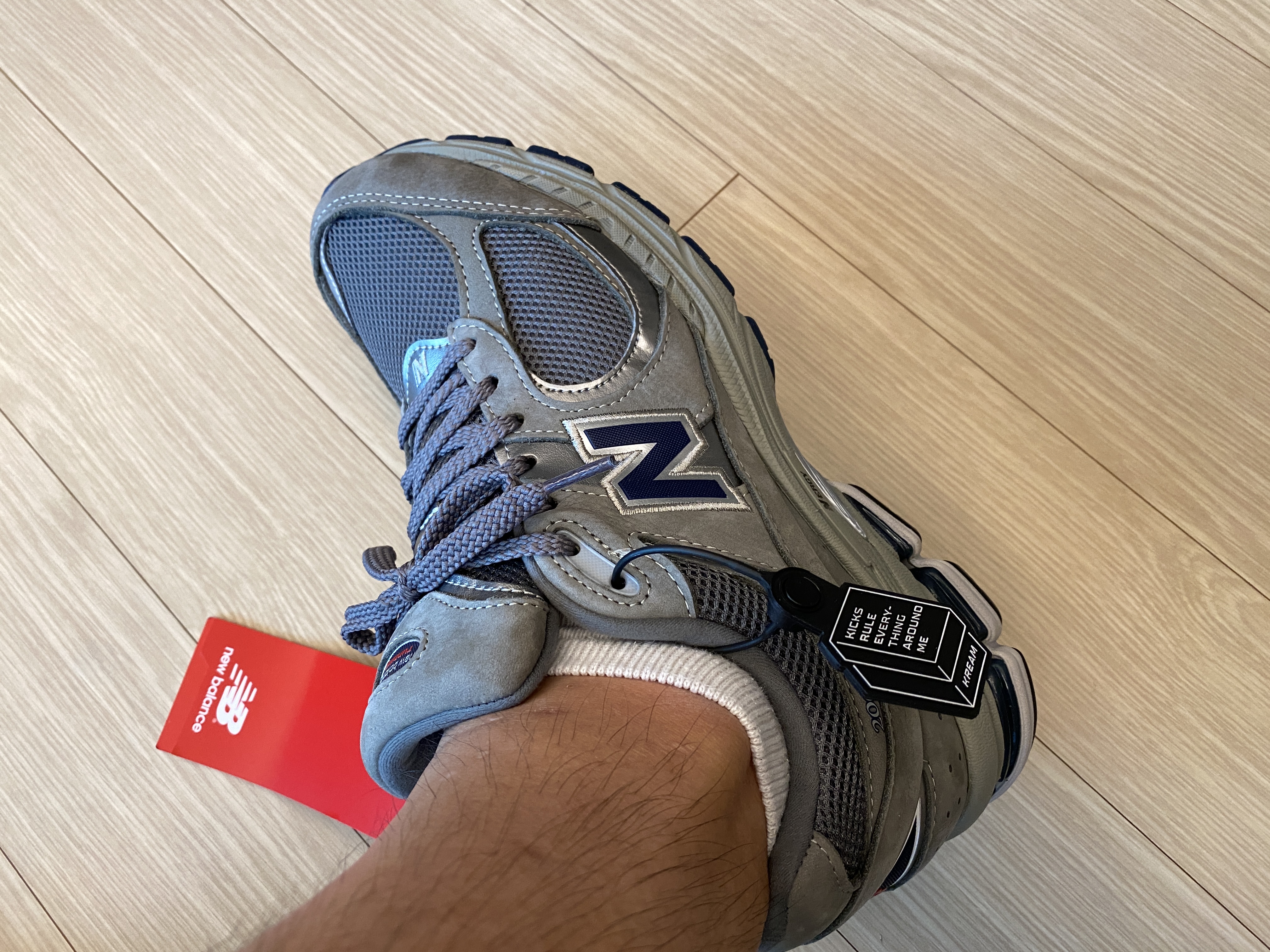 New Balance 2002R Gray 착용 스타일 - 2
