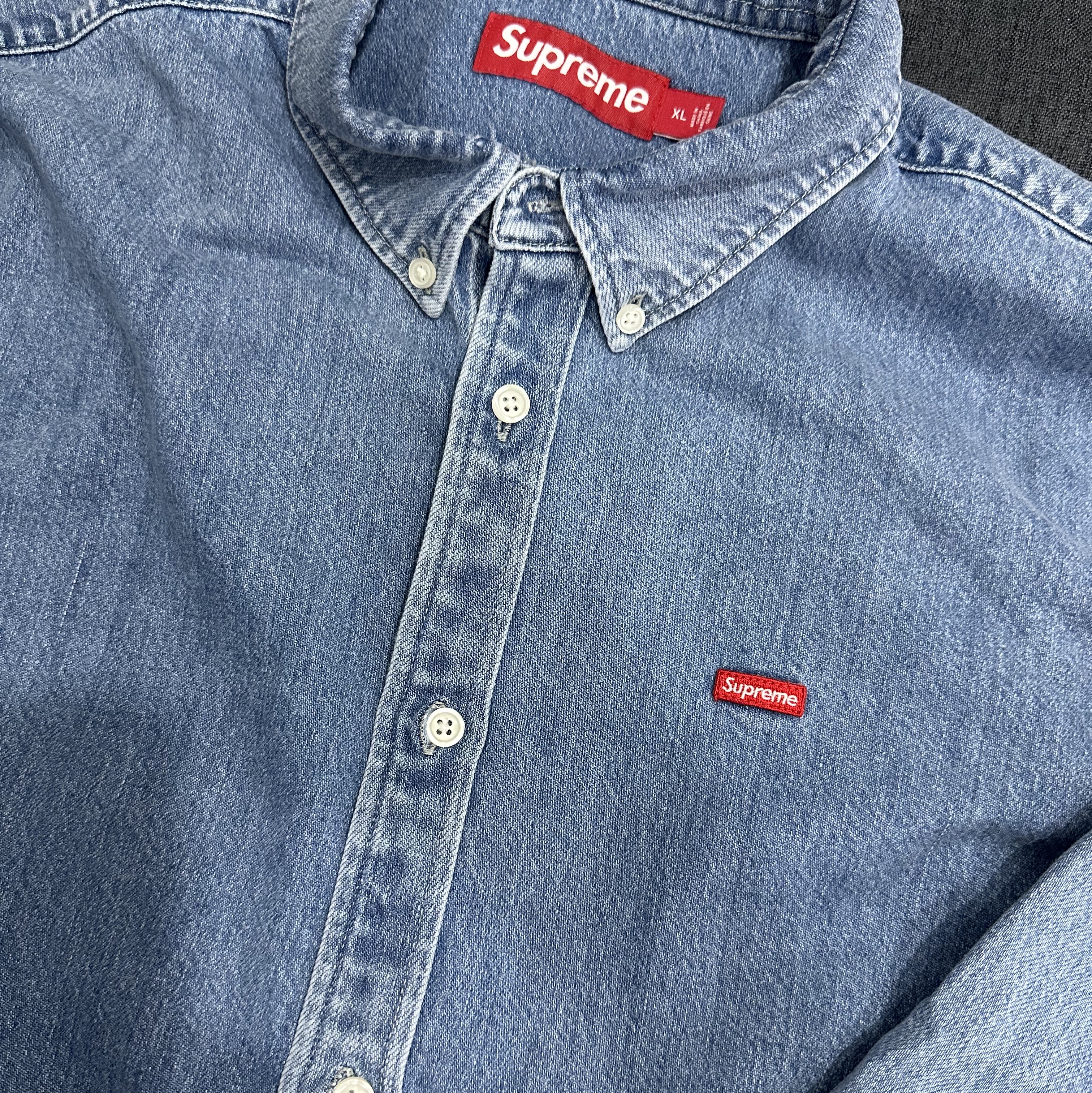 Supreme Small Box Shirt Denim - 23FW 착용 스타일 - 1