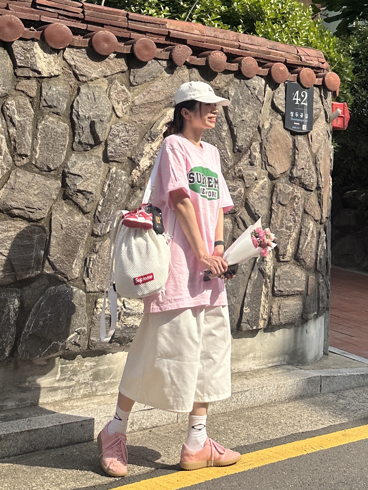 Supreme Mesh Small Backpack White - 23SS, Adidas Bermuda Glow Pink 착용 스타일 - 1