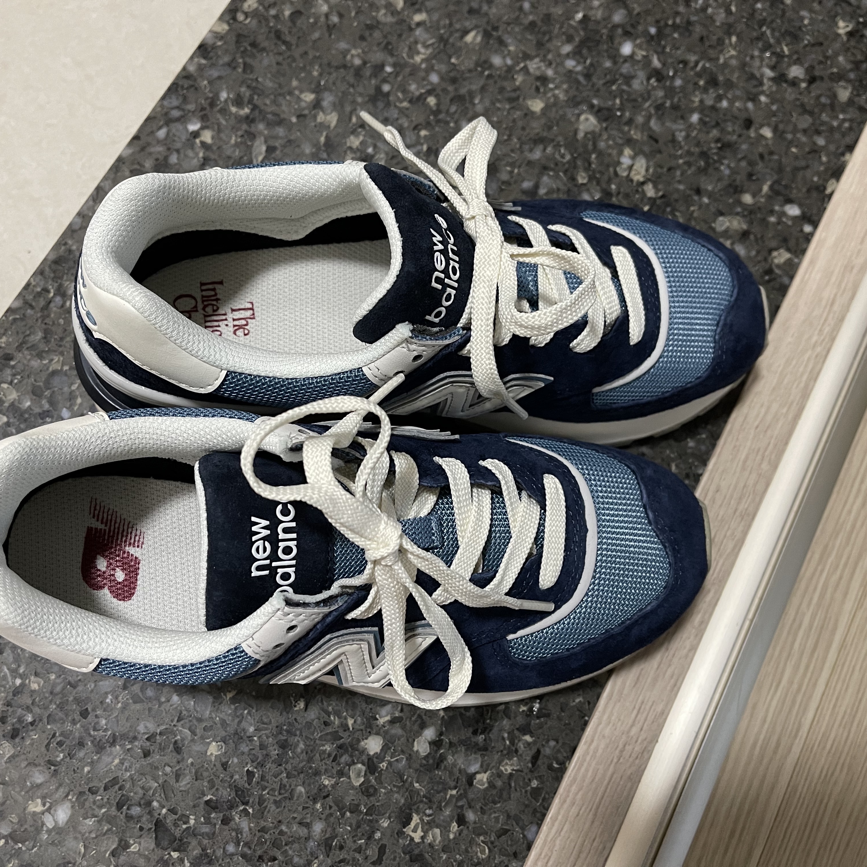New Balance 574 Legacy Navy Sea Salt 착용 스타일 - 2