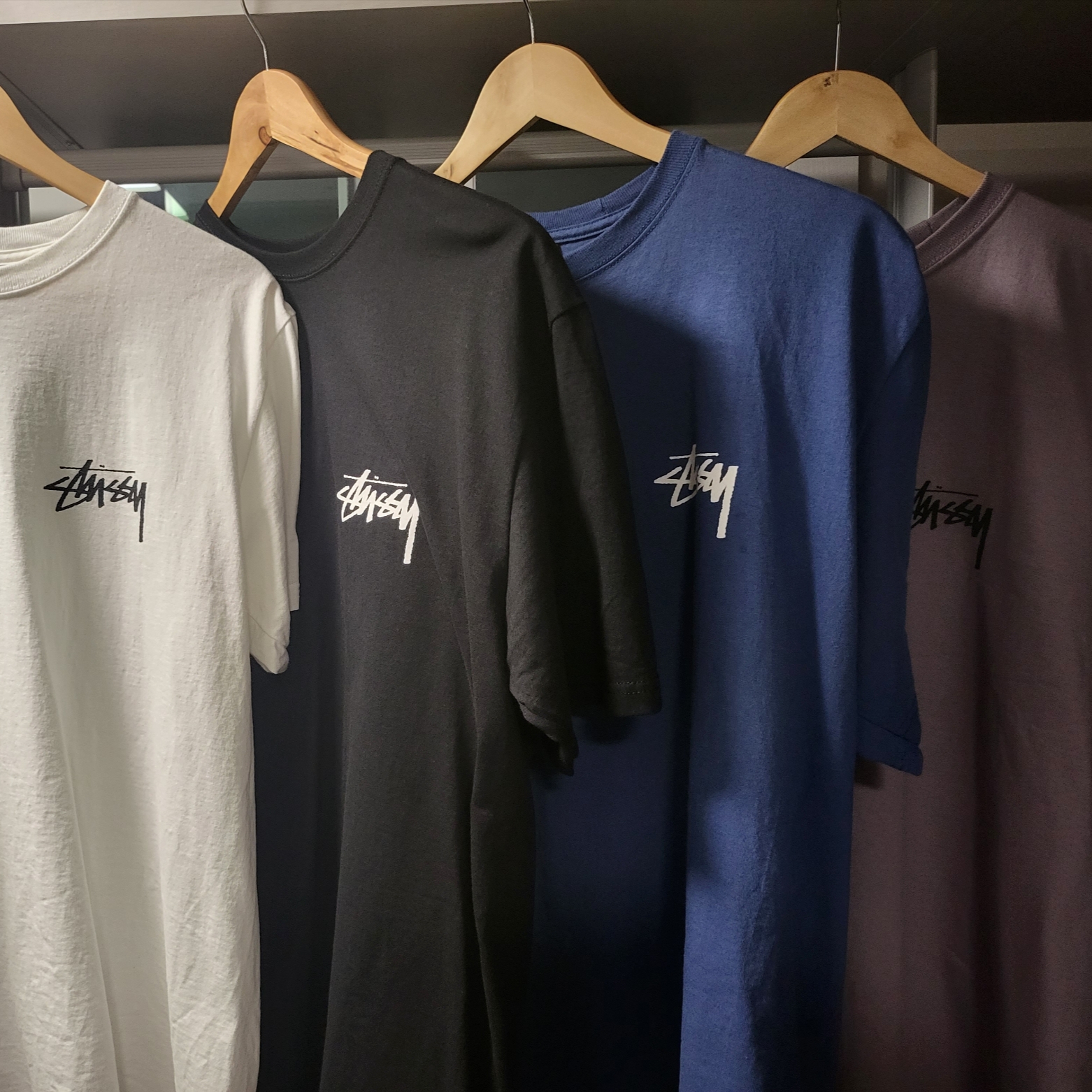 Stussy Kittens T-Shirt Mauve 착용 스타일 - 2
