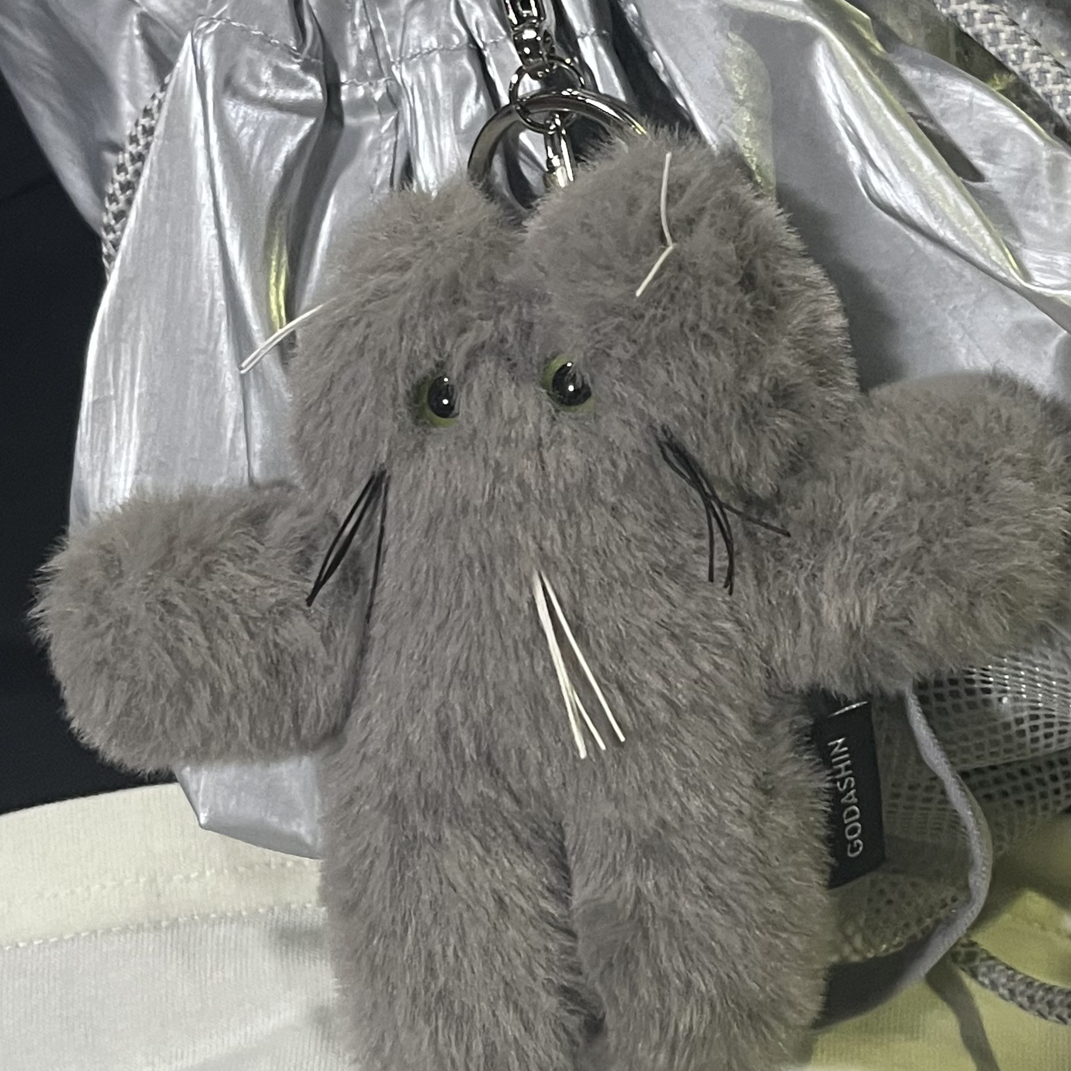 Godashin Cats Keyring Grey 착용 스타일