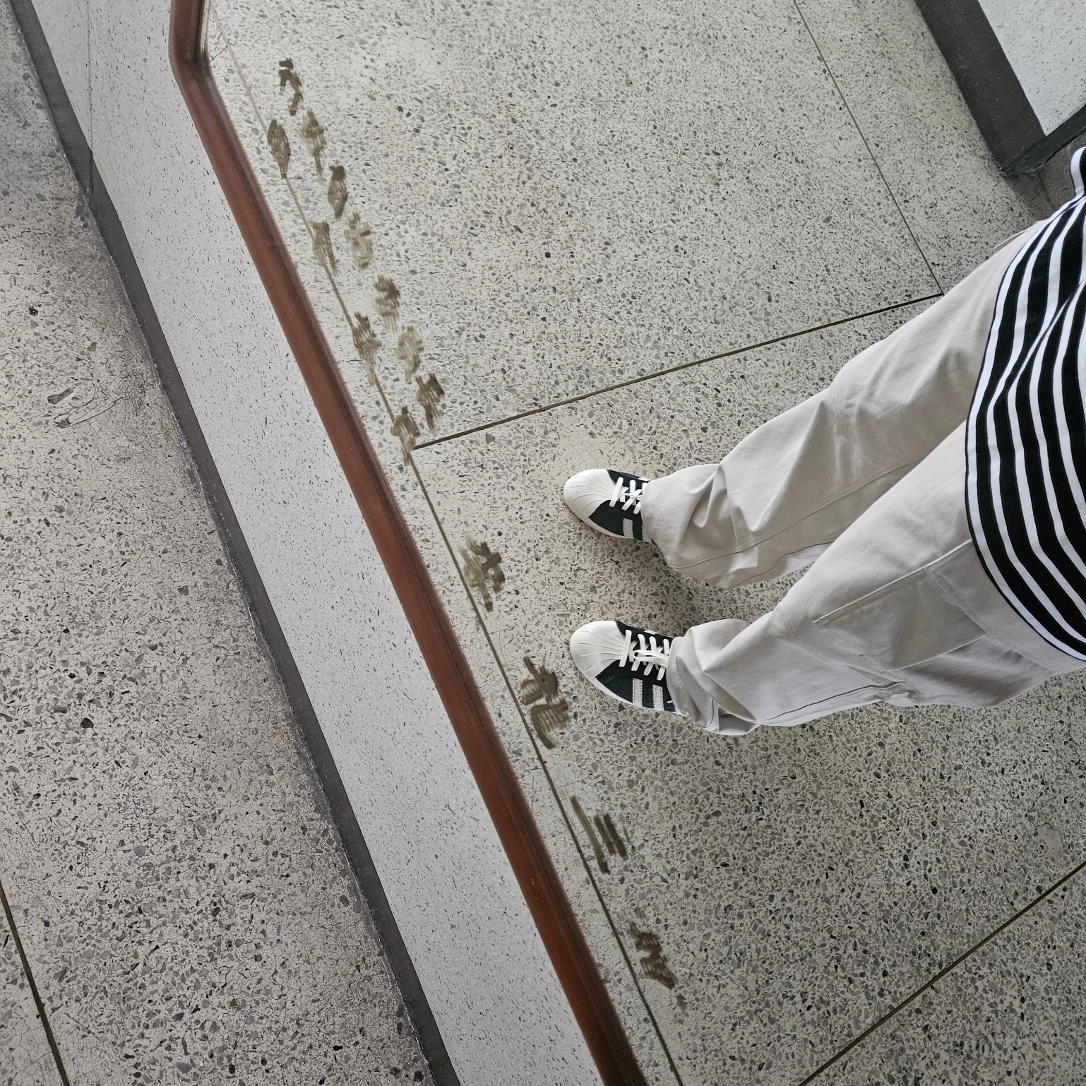 Adidas Superstar 82 Black White 착용 스타일
