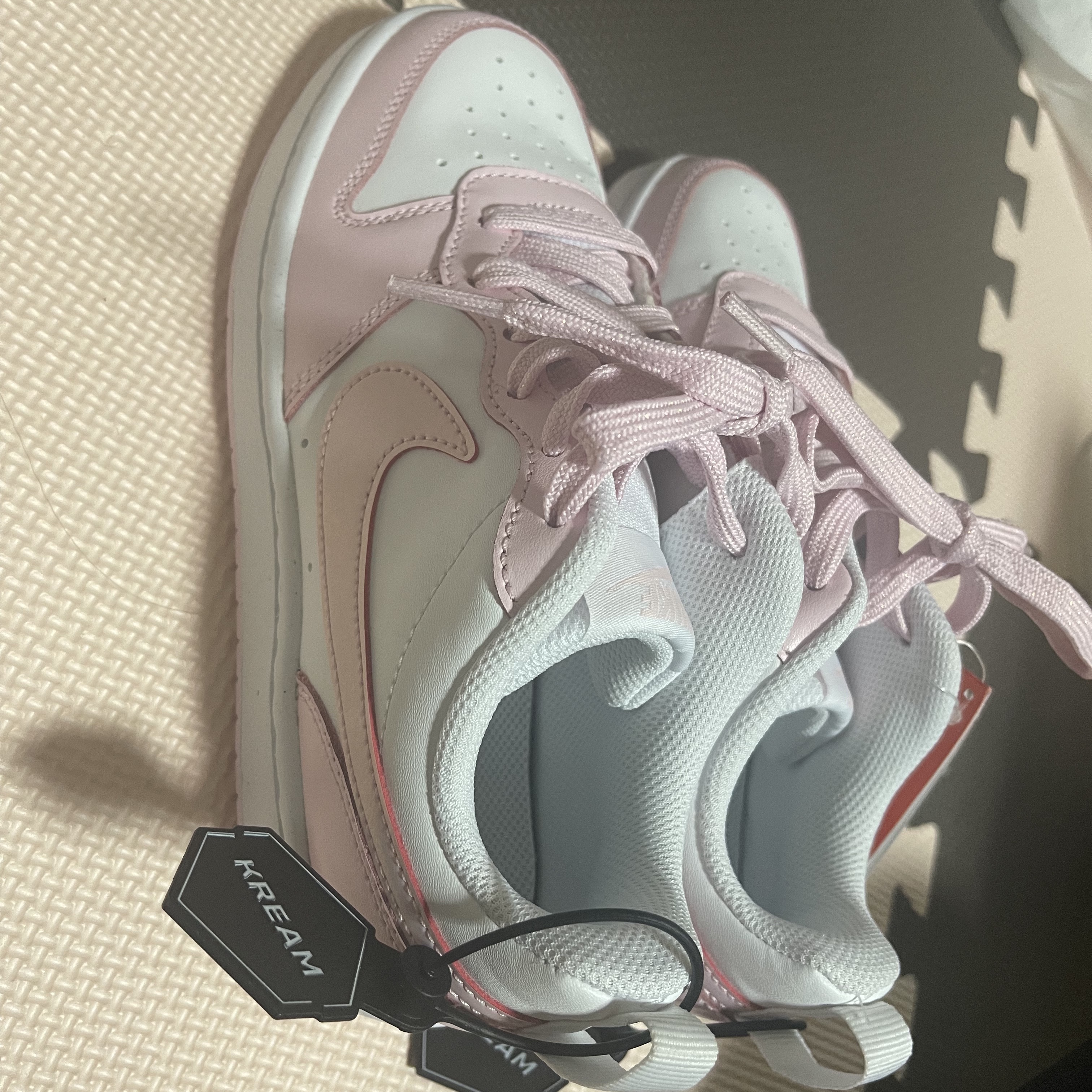 (GS) Nike Court Borough 2 SE White Pink Foam 착용 스타일