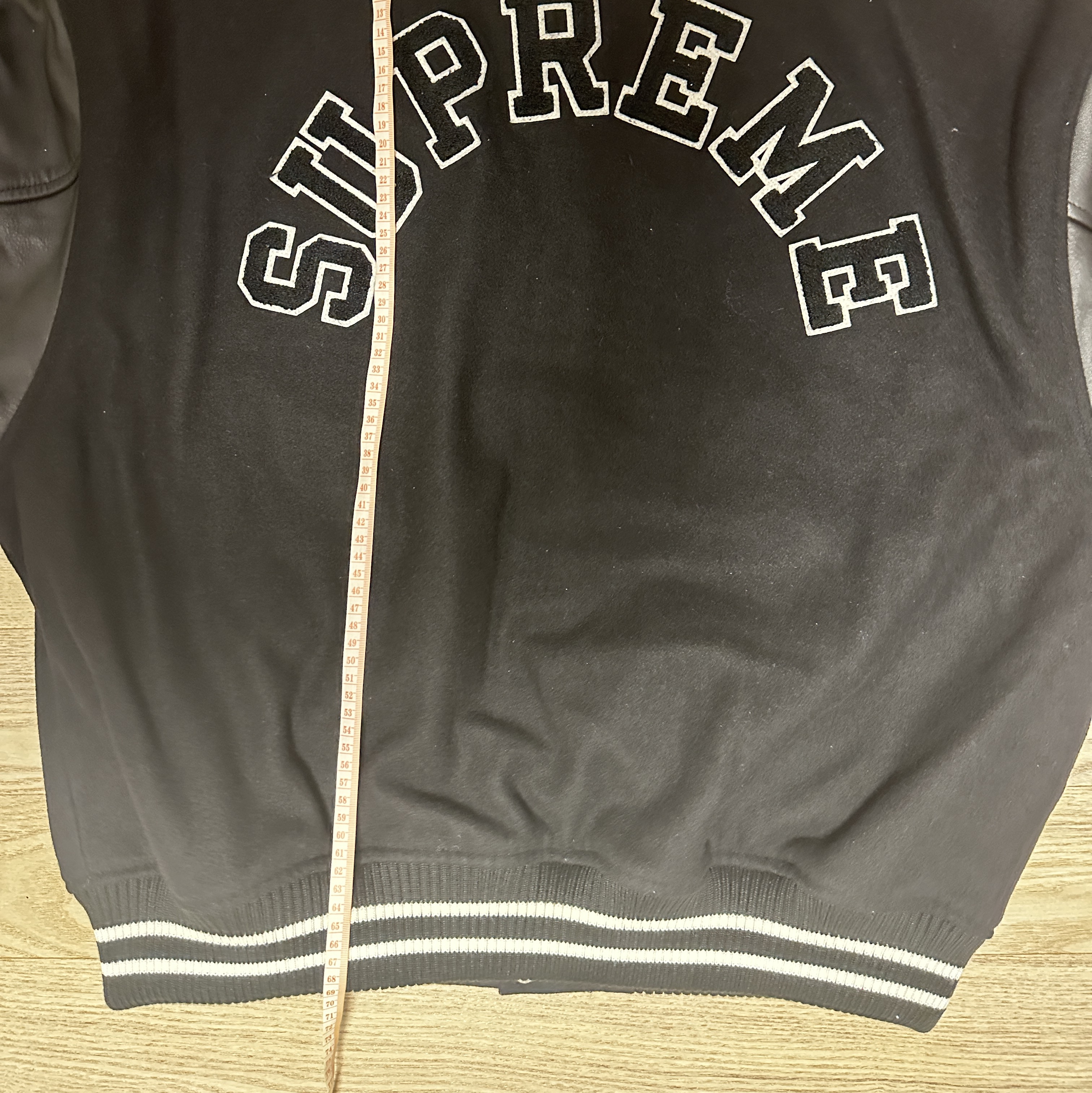Supreme Tiger Varsity Jacket Black - 23FW 착용 스타일 - 3
