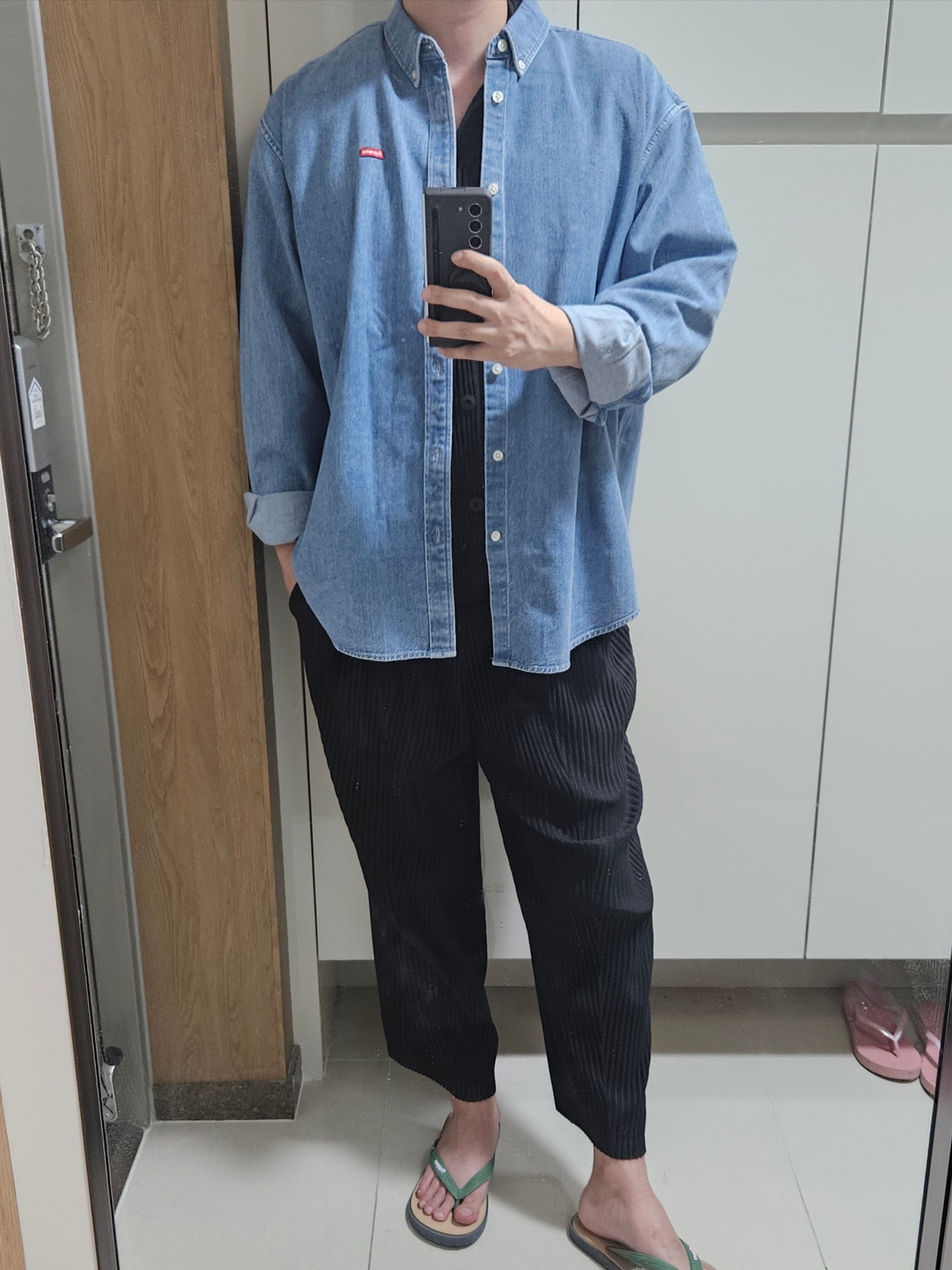 Supreme Small Box Shirt Denim - 23FW 착용 스타일 - 1
