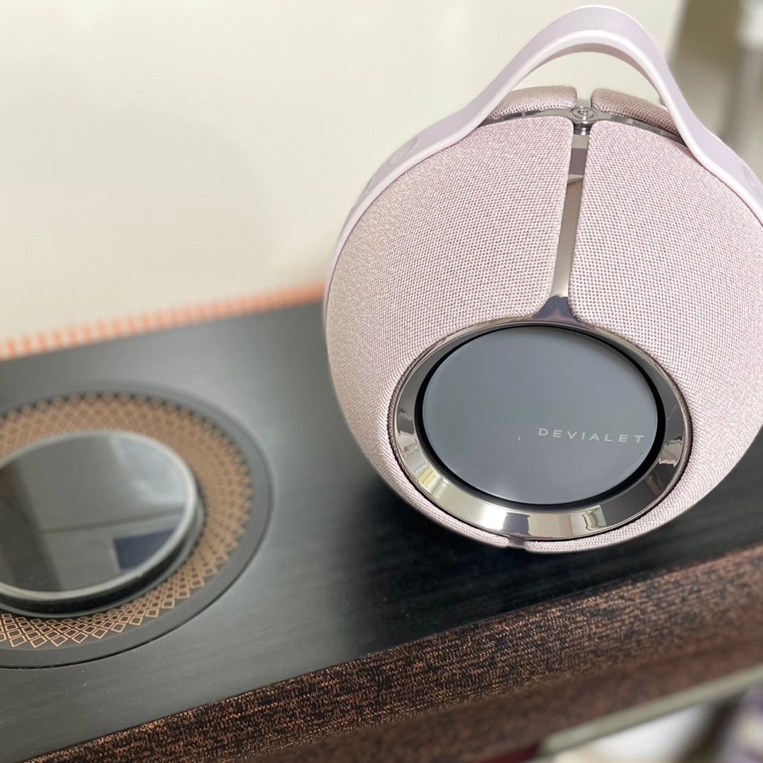 Devialet Mania Speaker Edition Senset Rose 착용 스타일