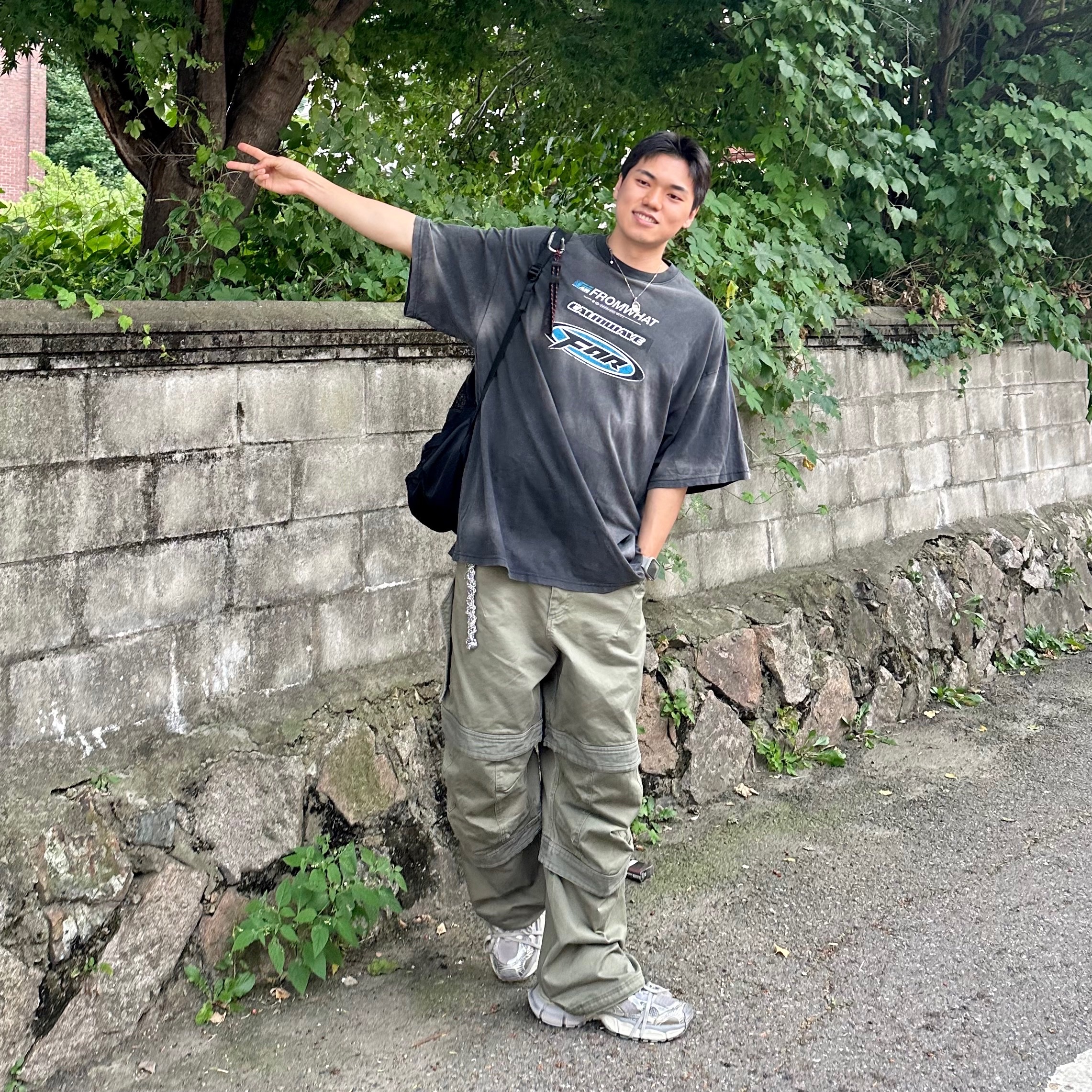 Farfromwhat Far Washed Logo T-Shirt Black, Farfromwhat Far Layered Work Pants Olive 착용 스타일