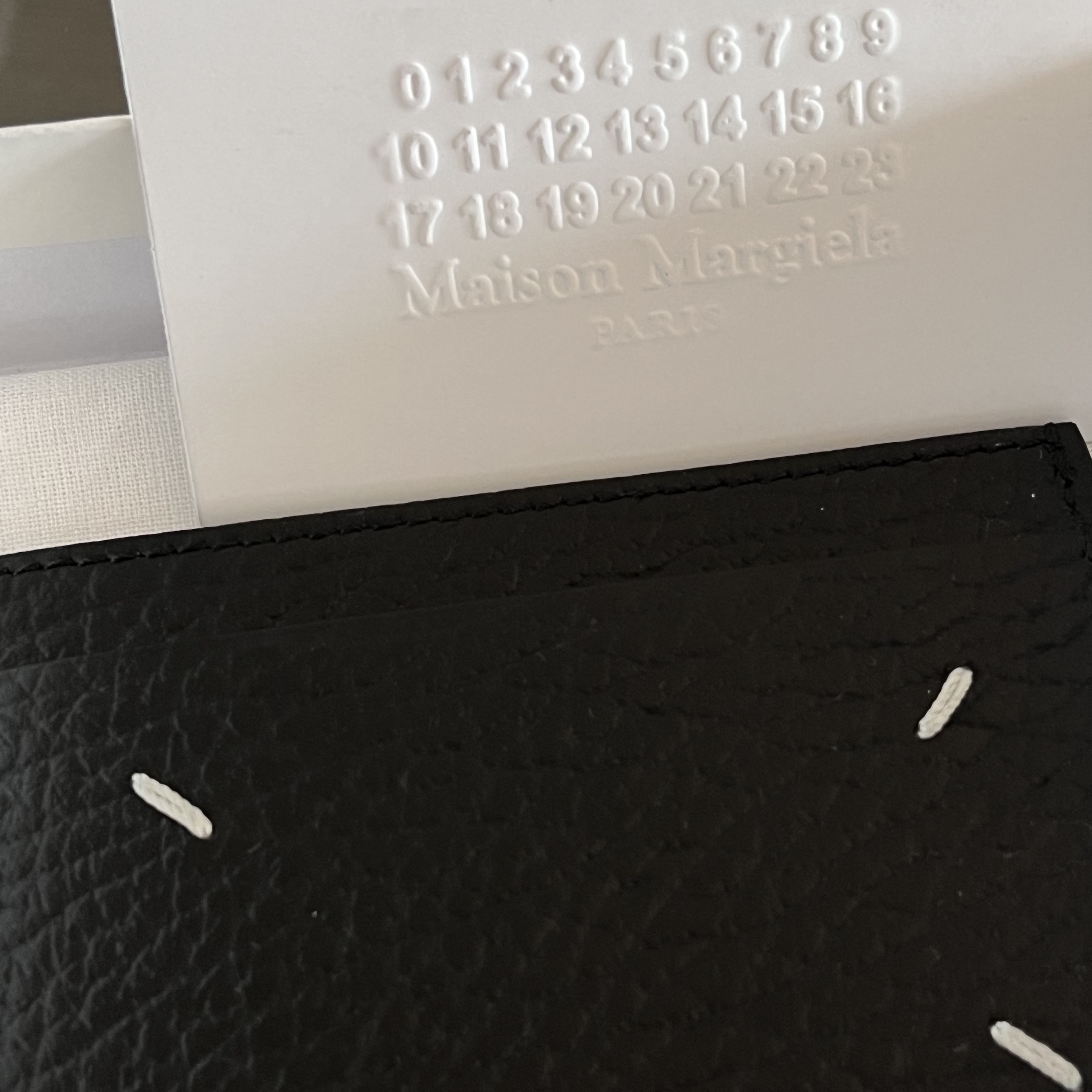 Maison Margiela Four Stitch Card Holder Black 착용 스타일