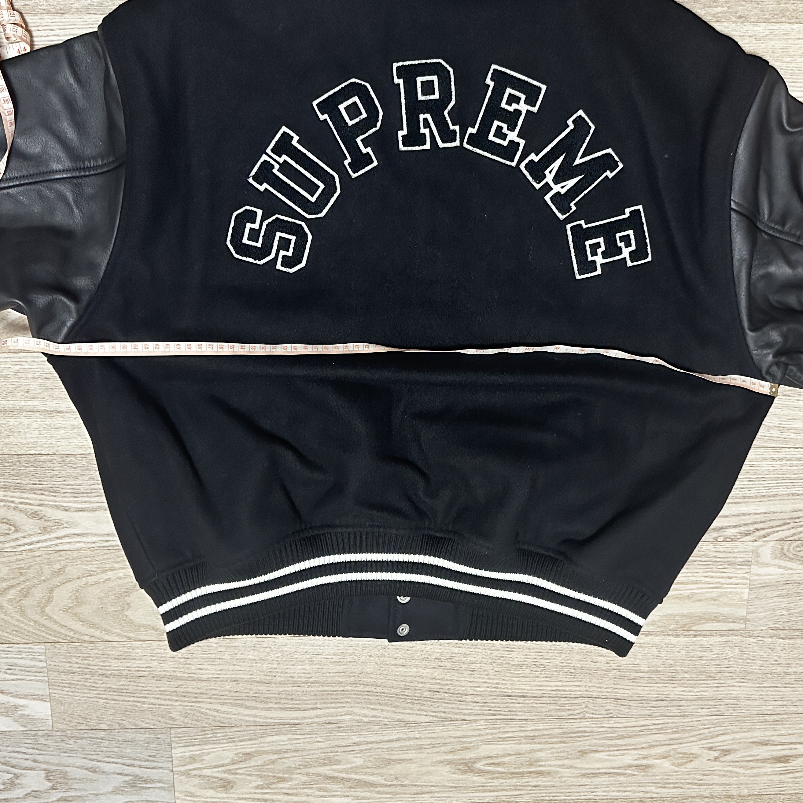 Supreme Tiger Varsity Jacket Black - 23FW 착용 스타일 - 2