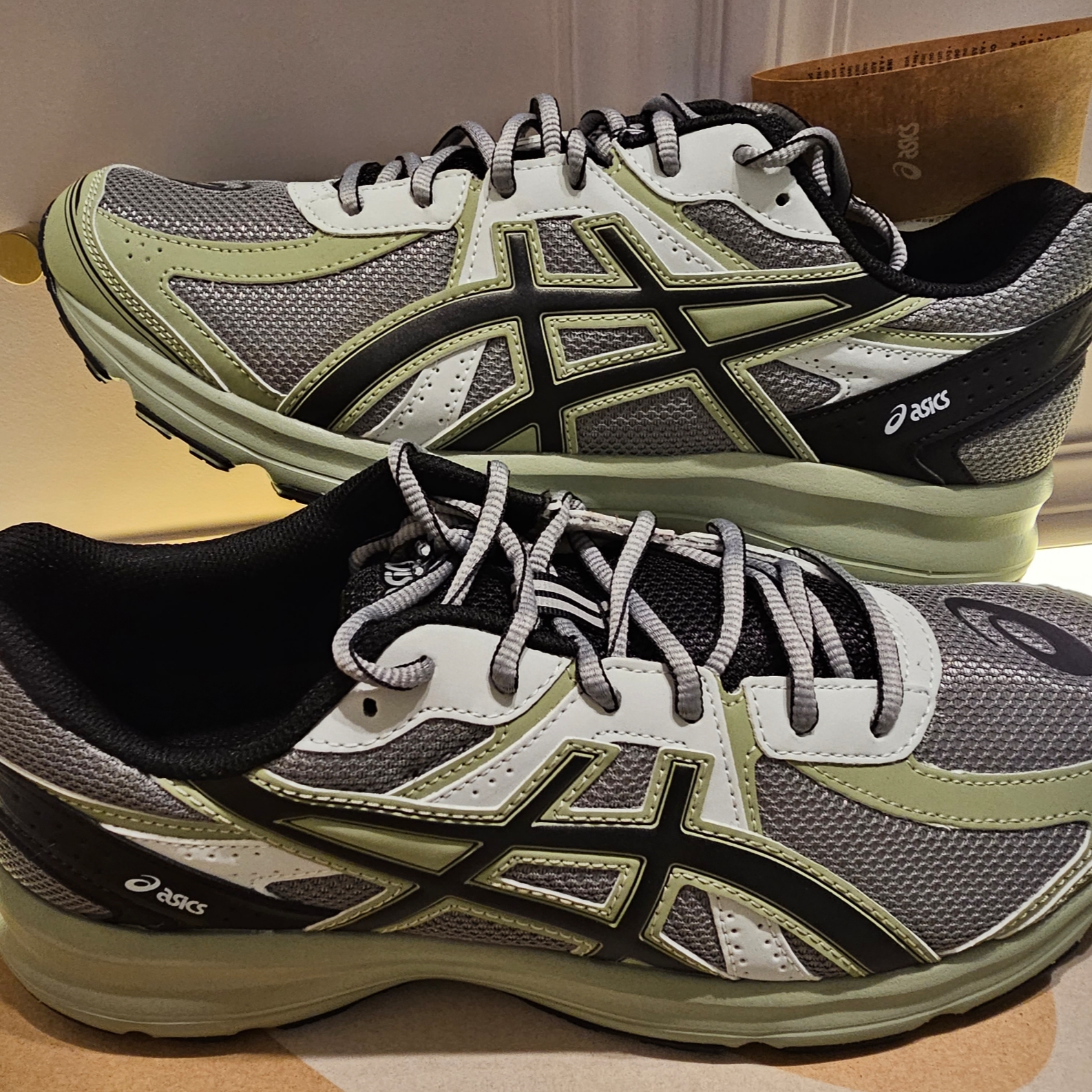Asics Jog 100 S Sheet Rock - 2E Wide, Asics Gel-Sonoma 15-50 Mantle Green Lichen Green 착용 스타일 - 2