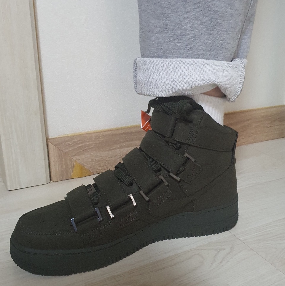 Nike x Billie Eilish Air Force 1 High '07 SP Sequoia 착용 스타일 - 2