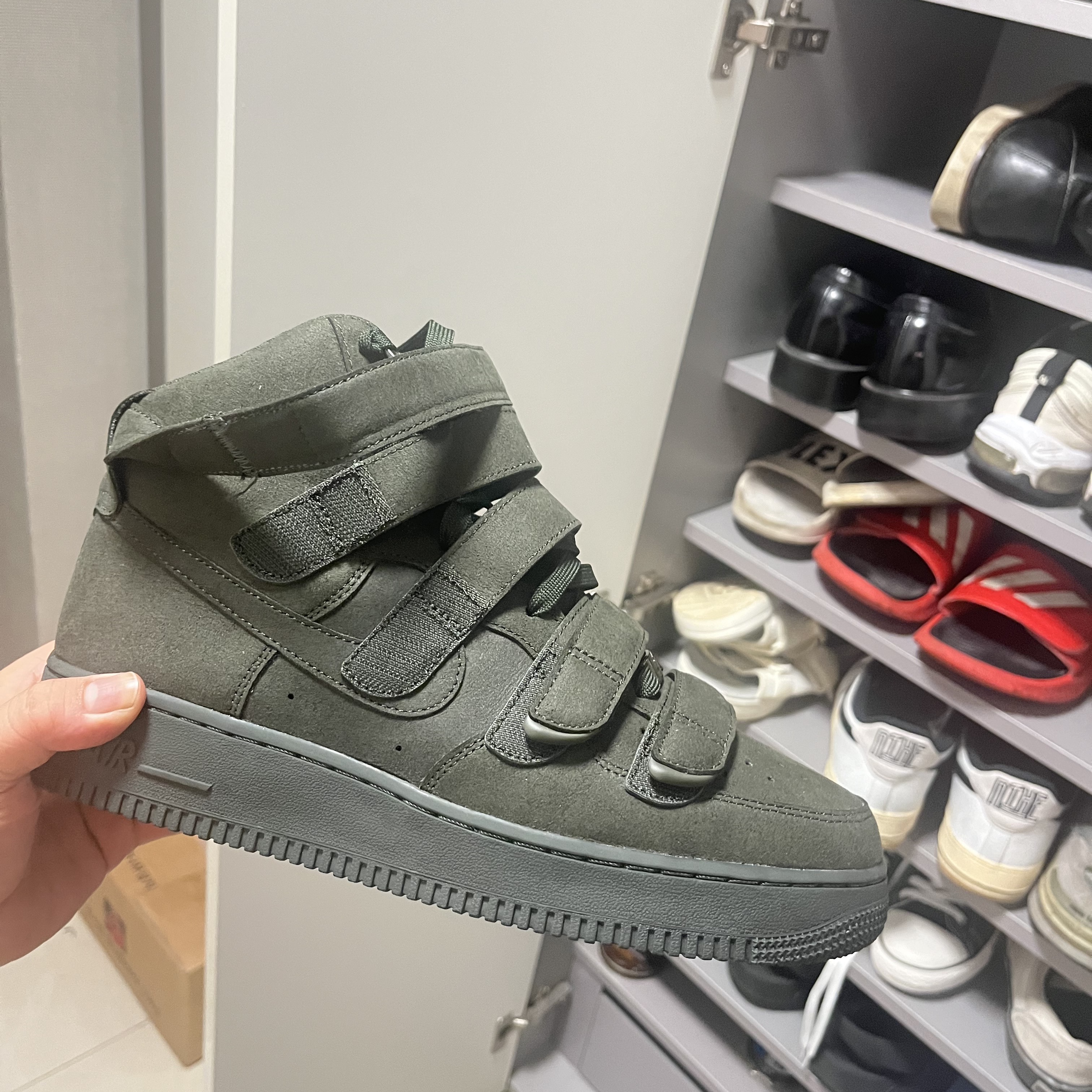 Nike x Billie Eilish Air Force 1 High '07 SP Sequoia 착용 스타일