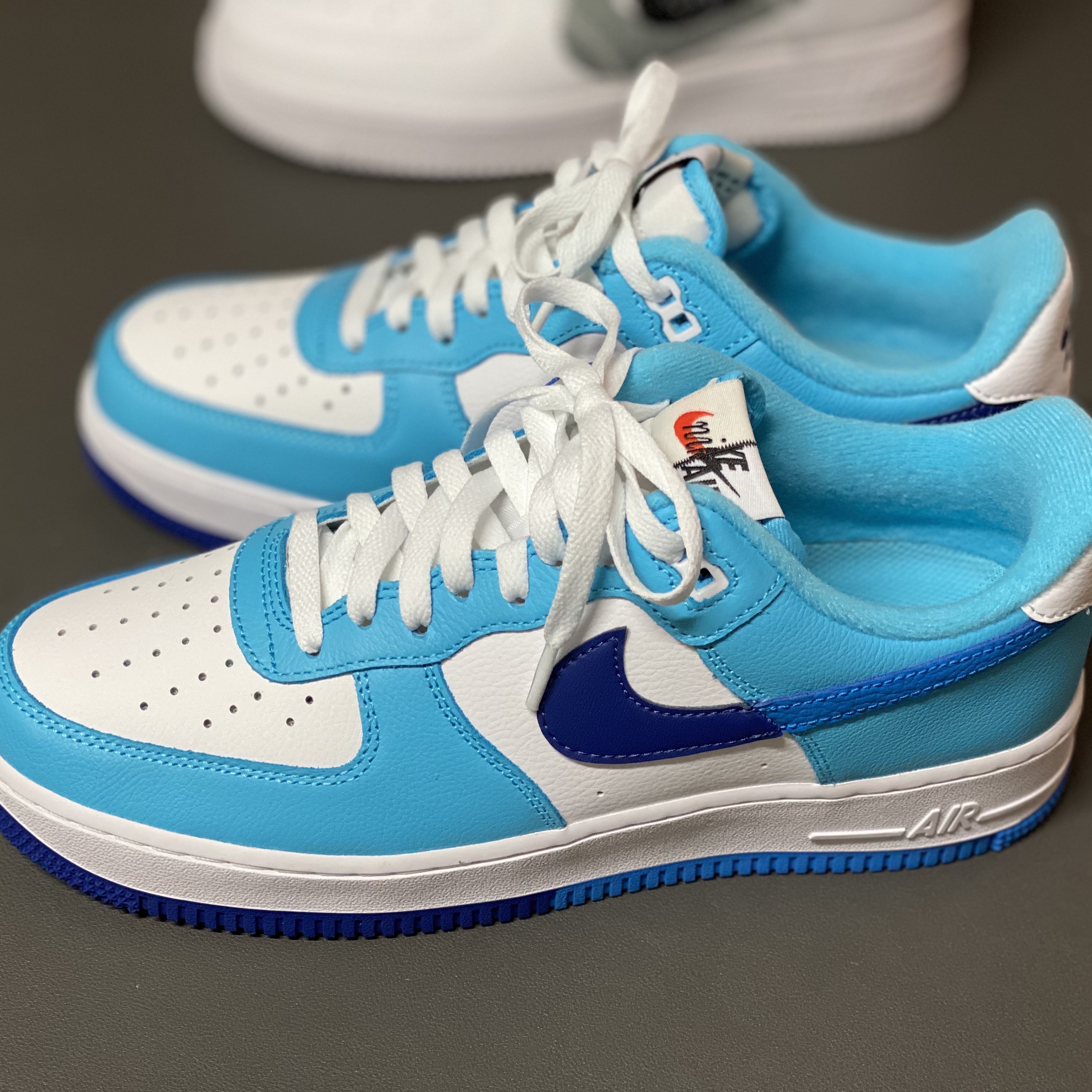 Nike Air Force 1 '07 LV8 White Light Photo Blue, Nike Air Force 1 '07 Low White Cool Grey 착용 스타일 - 2