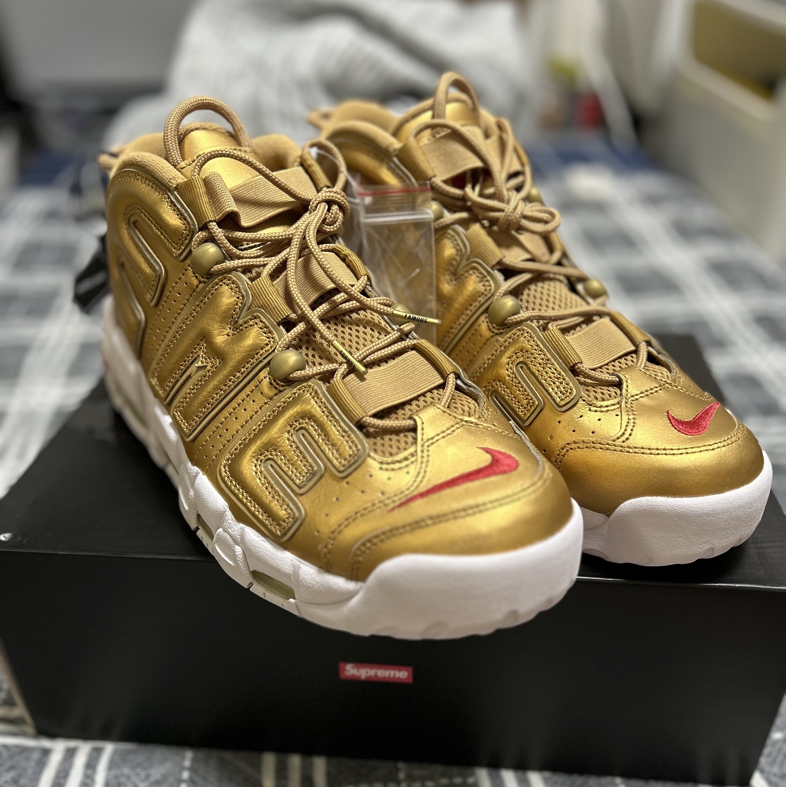 Nike x Supreme Air More Uptempo Suptempo Gold 착용 스타일