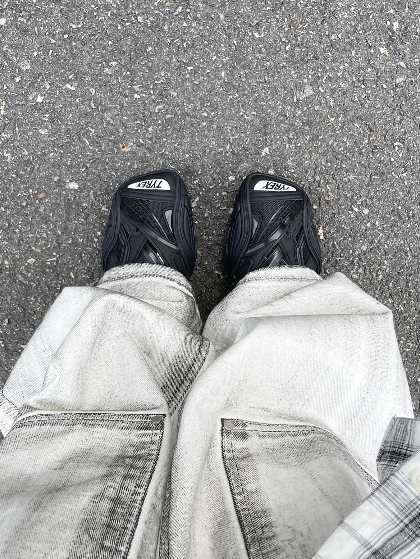 (W) Balenciaga Tyrex Sneakers Black, Balenciaga Tyrex Sneakers Black 착용 스타일 - 2