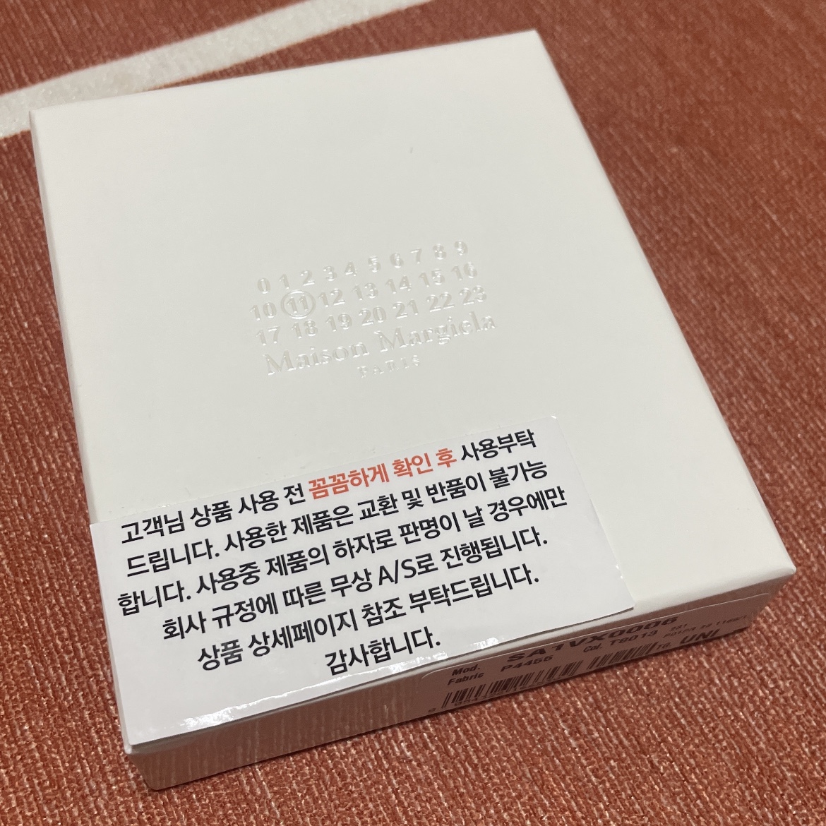 Maison Margiela Stitch Card Holder Black 착용 스타일 - 1
