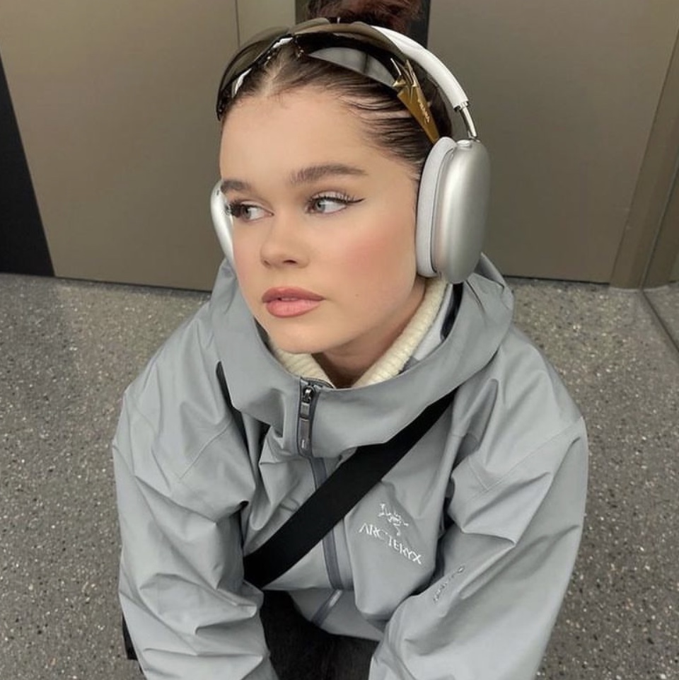Apple AirPods Max Lightning Silver (Korean Ver.), Arc'teryx Atom SL Hoody Solitude 착용 스타일