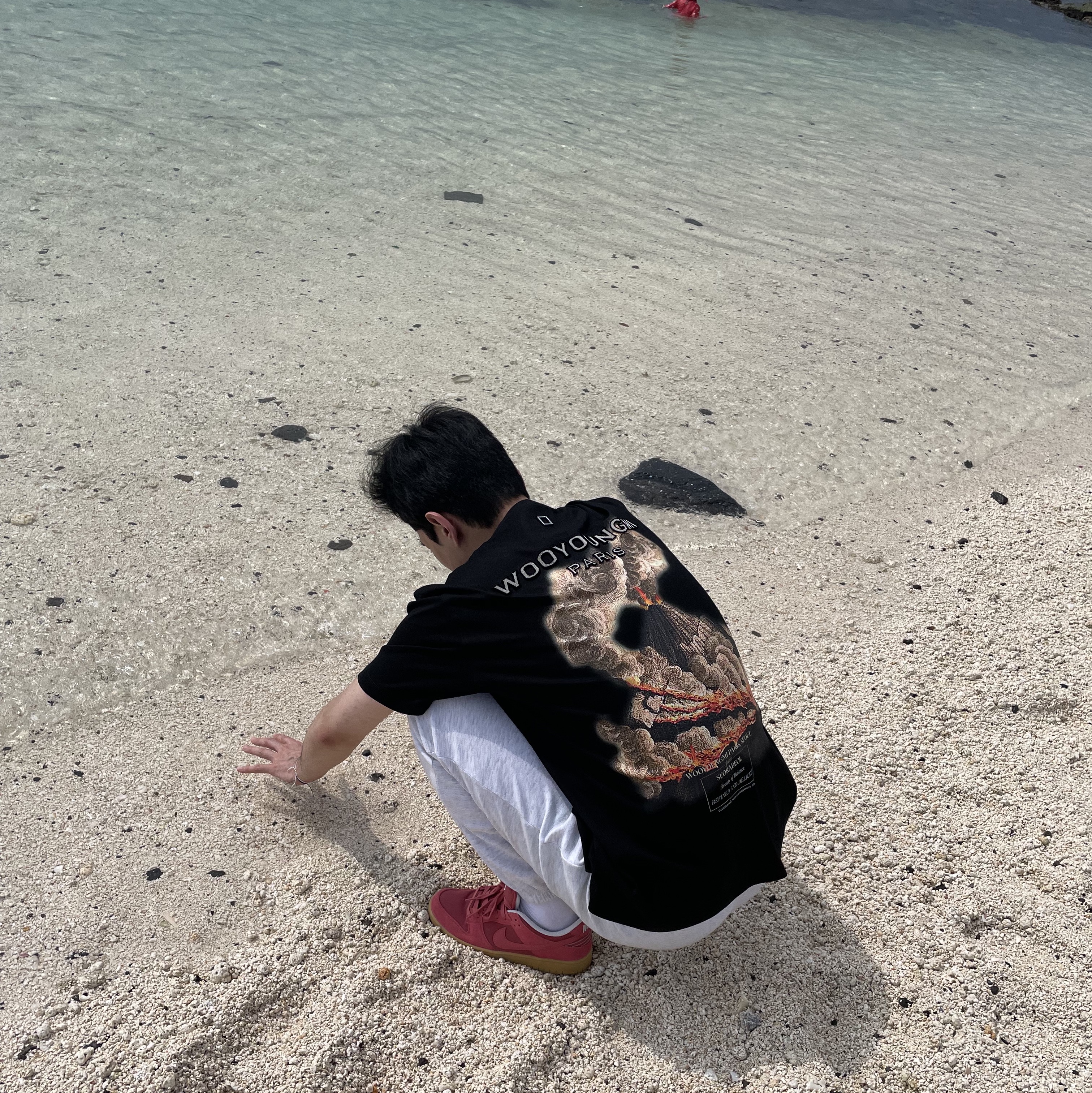 Wooyoungmi Volcano Back Logo T-Shirt Black - 23FW 착용 스타일 - 2
