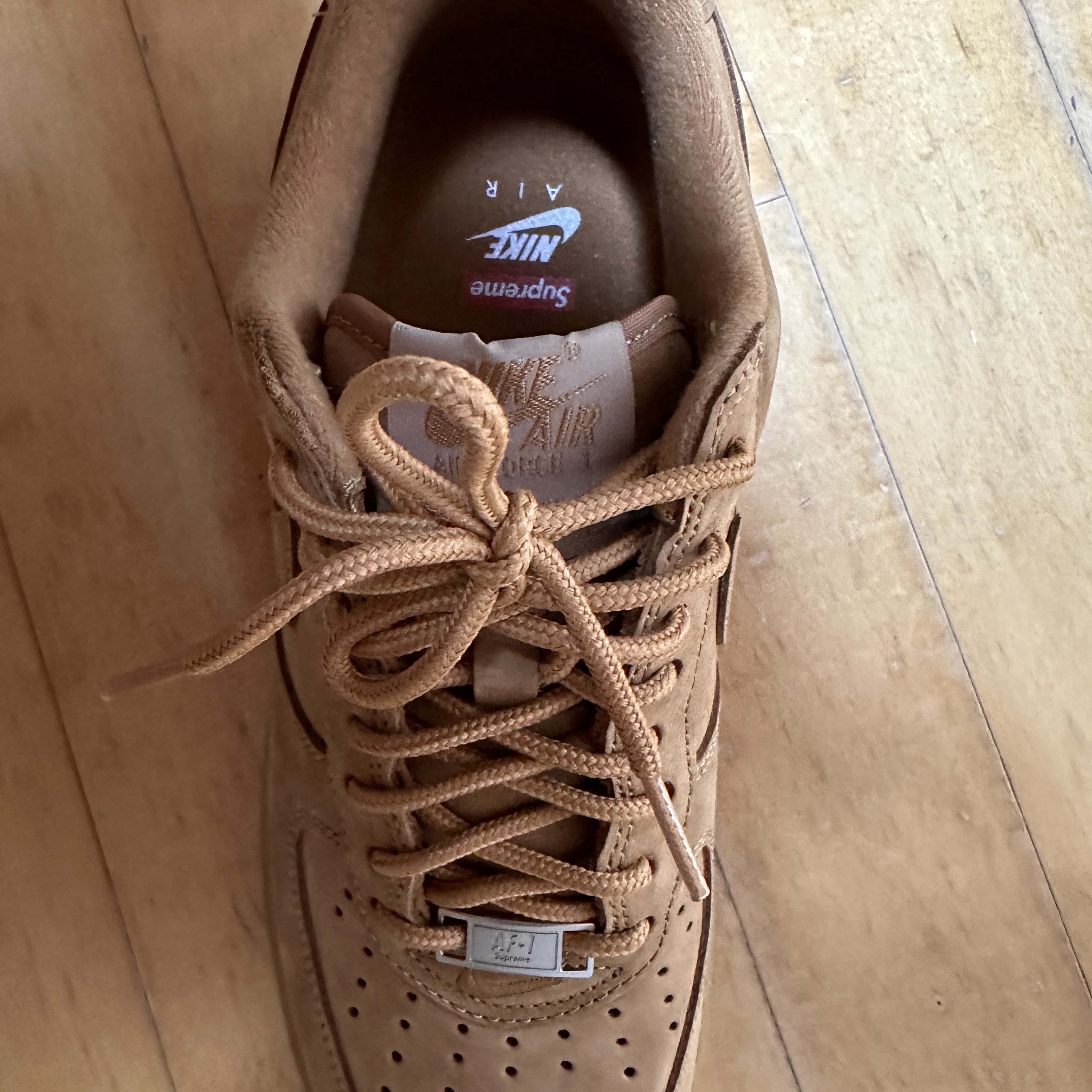 Nike x Supreme Air Force 1 Low Flax 착용 스타일 - 1