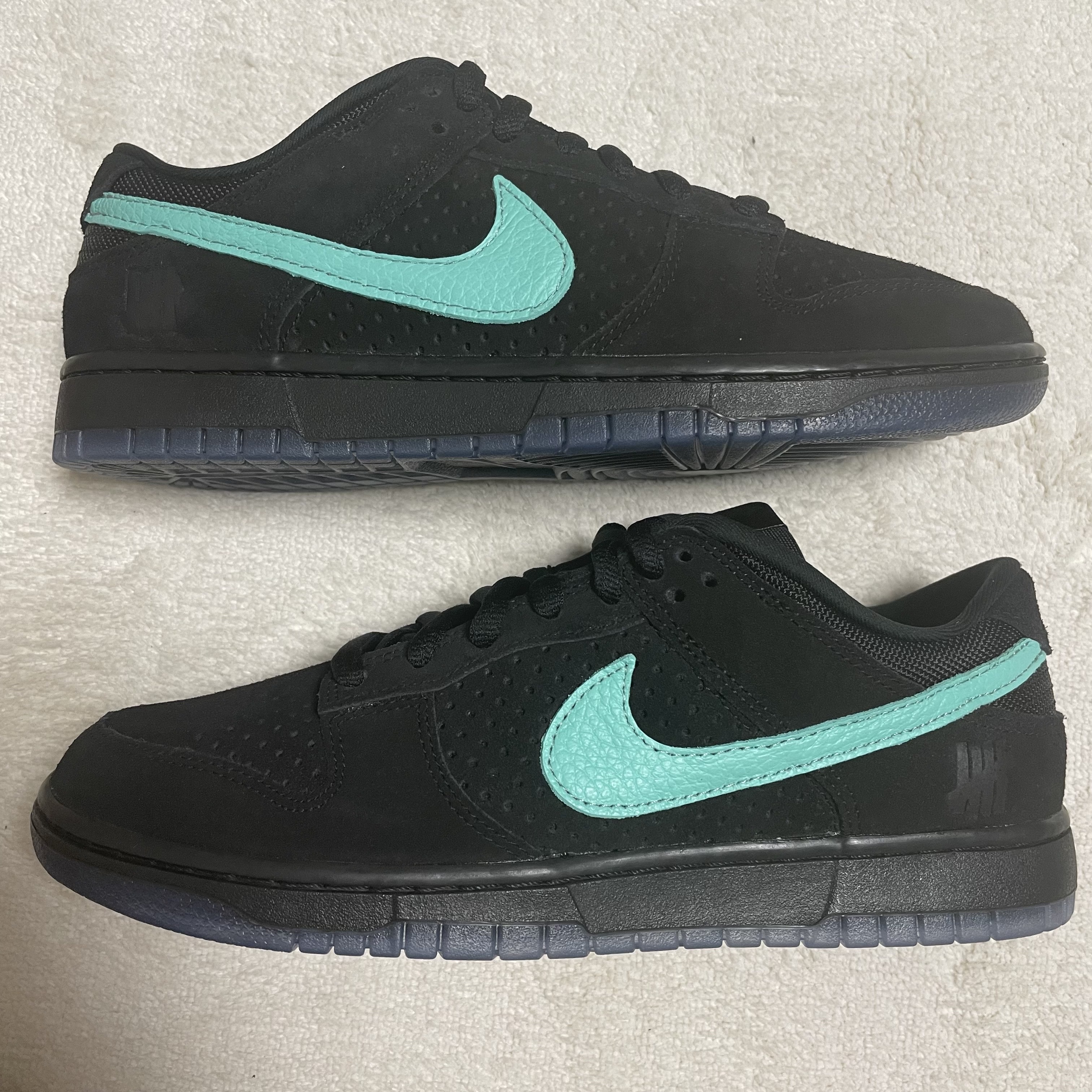 Nike x Undefeated Dunk Low SP 5 On It Black 착용 스타일 - 2