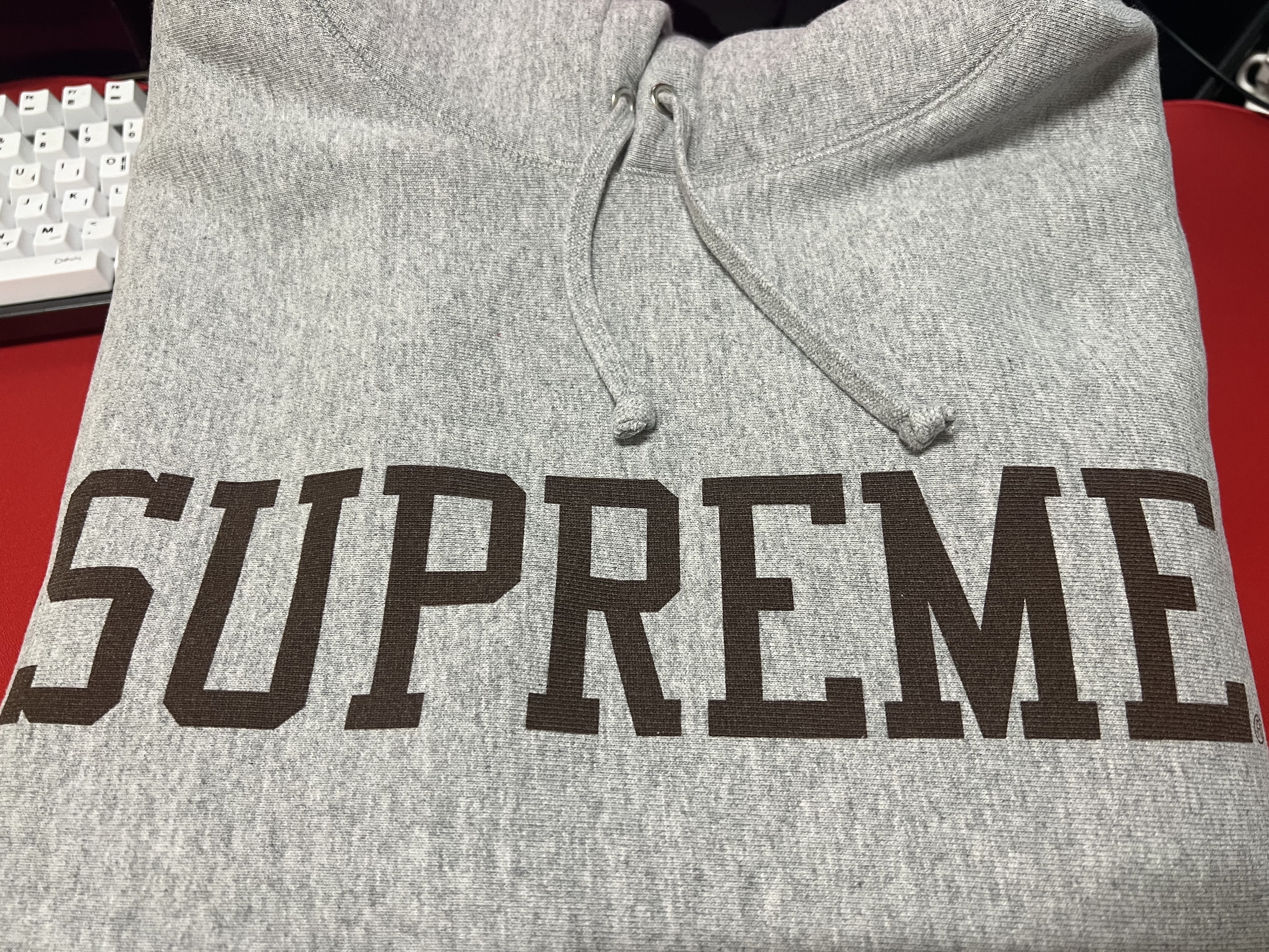 Supreme Varsity Hooded Sweatshirt Heather Grey - 23FW 착용 스타일