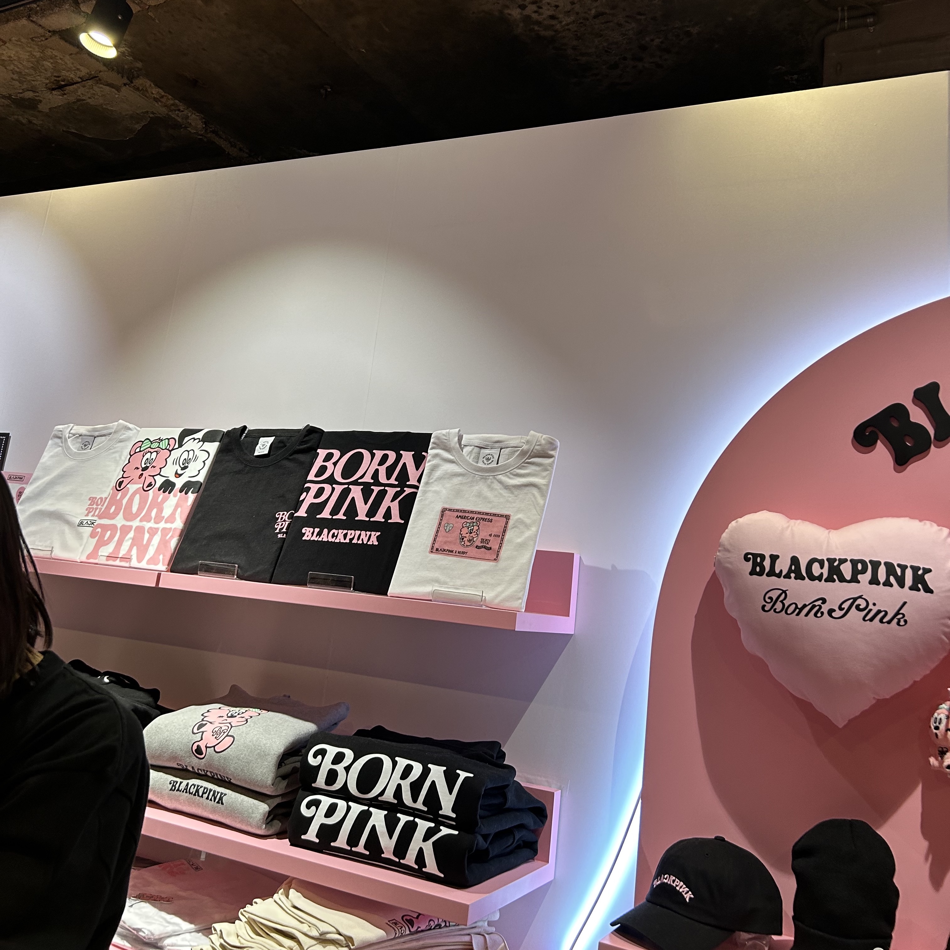 Verdy x Blackpink Binky Keychain Pink, Verdy x Blackpink Sticker Pack 착용 스타일 - 2