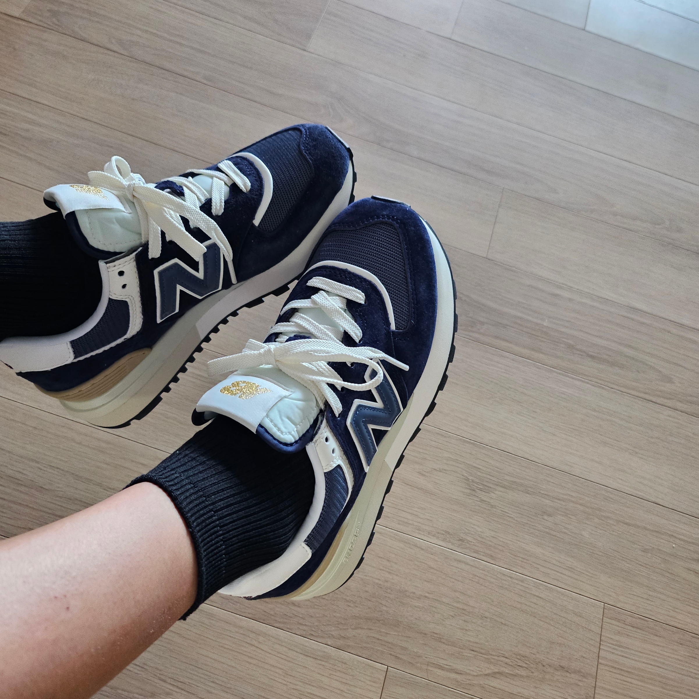 New Balance 574 Legacy Navy 착용 스타일 - 2